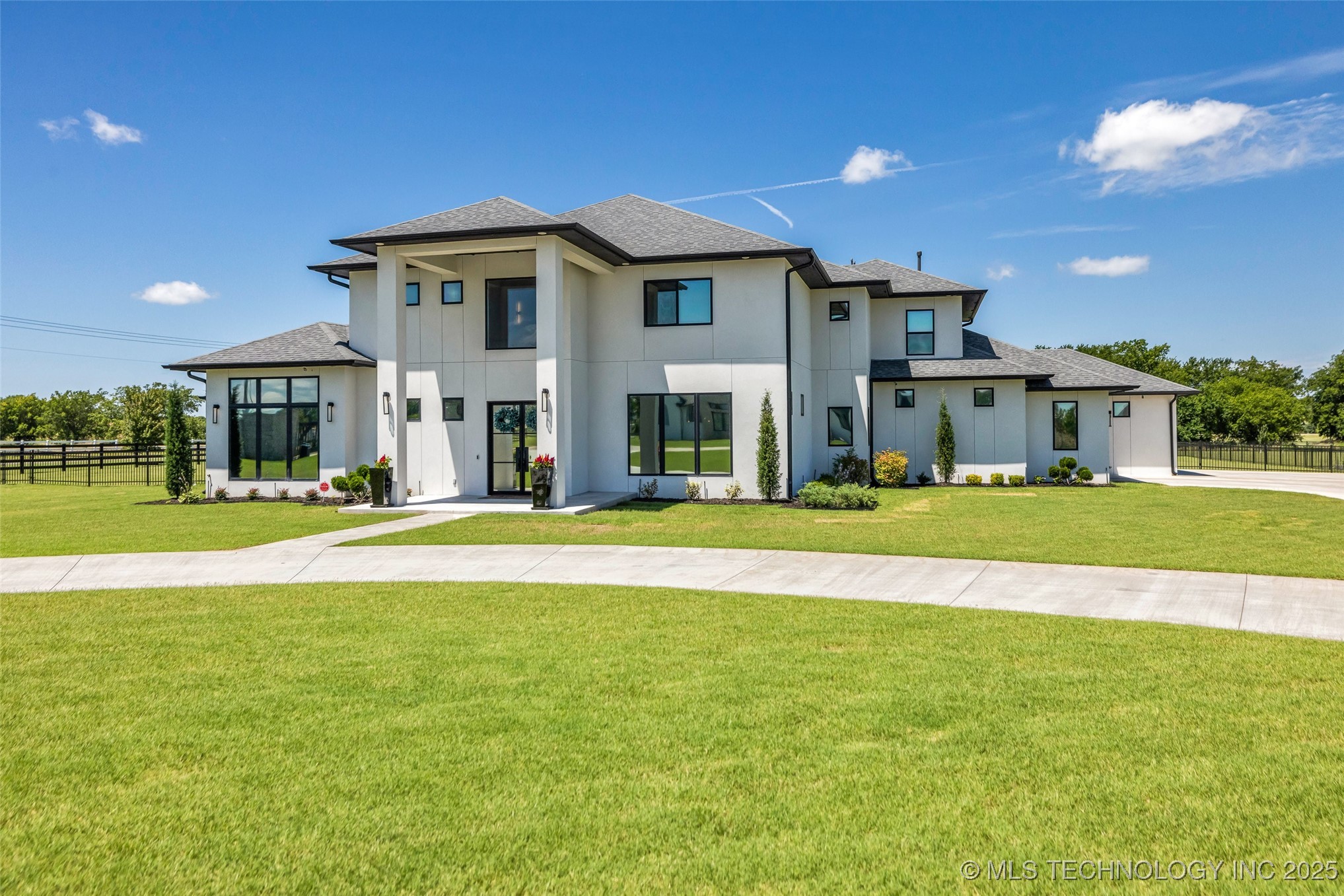 17076 S 31st East Avenue