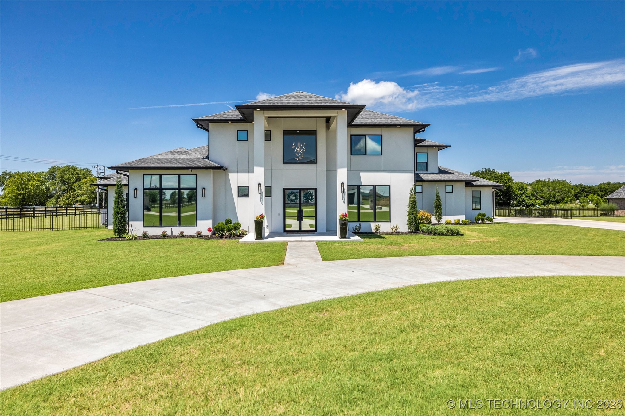 17076 S 31st East Avenue