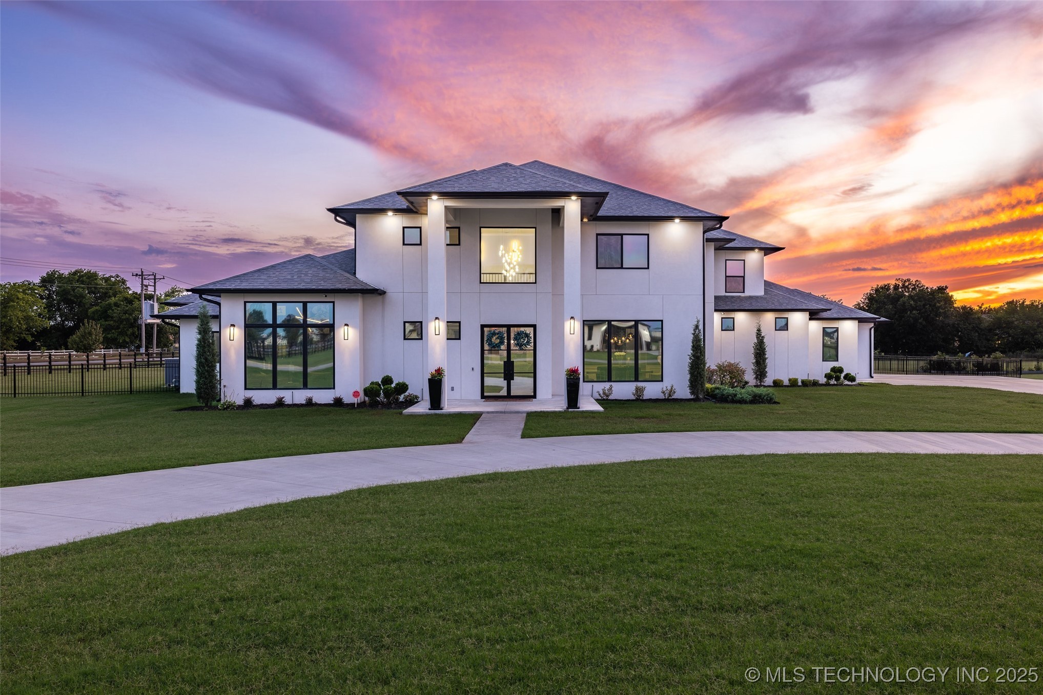 17076 S 31st East Avenue