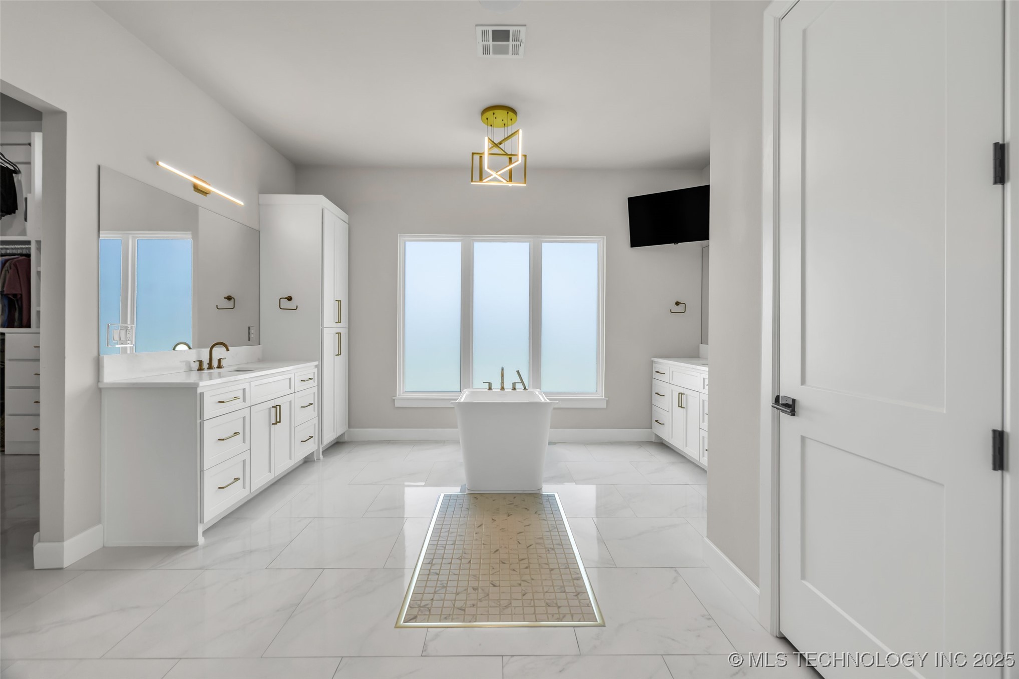 17076 S 31st East Avenue