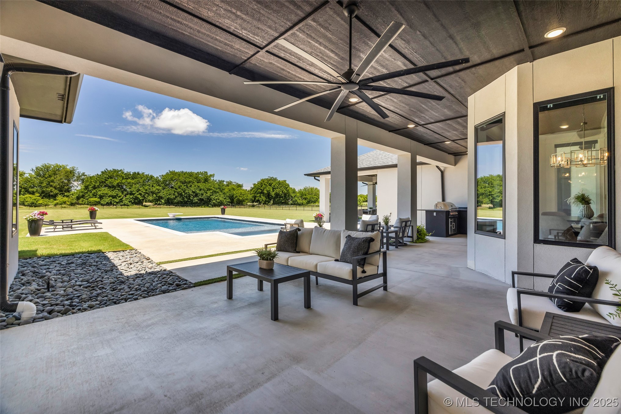 17076 S 31st East Avenue