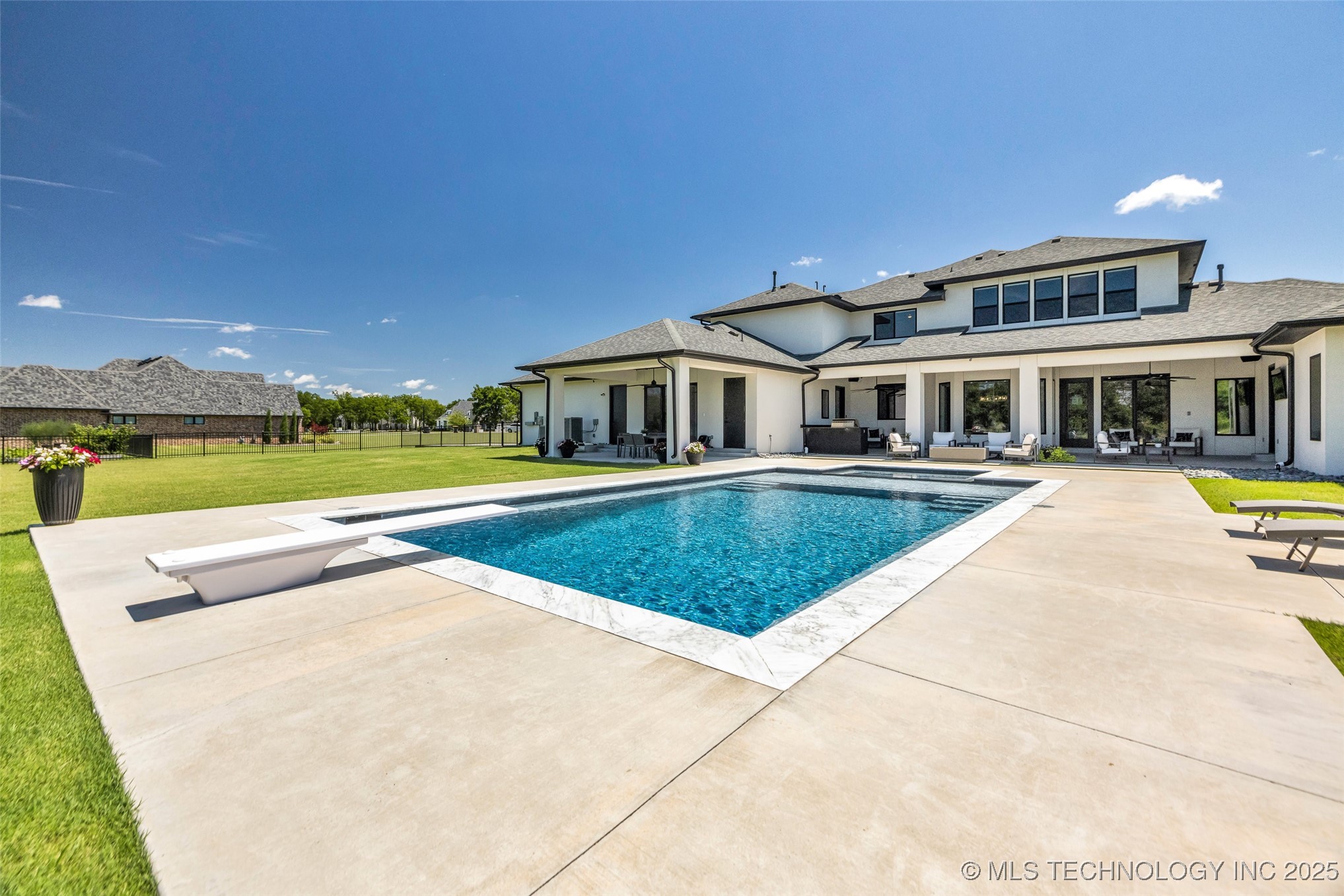 17076 S 31st East Avenue