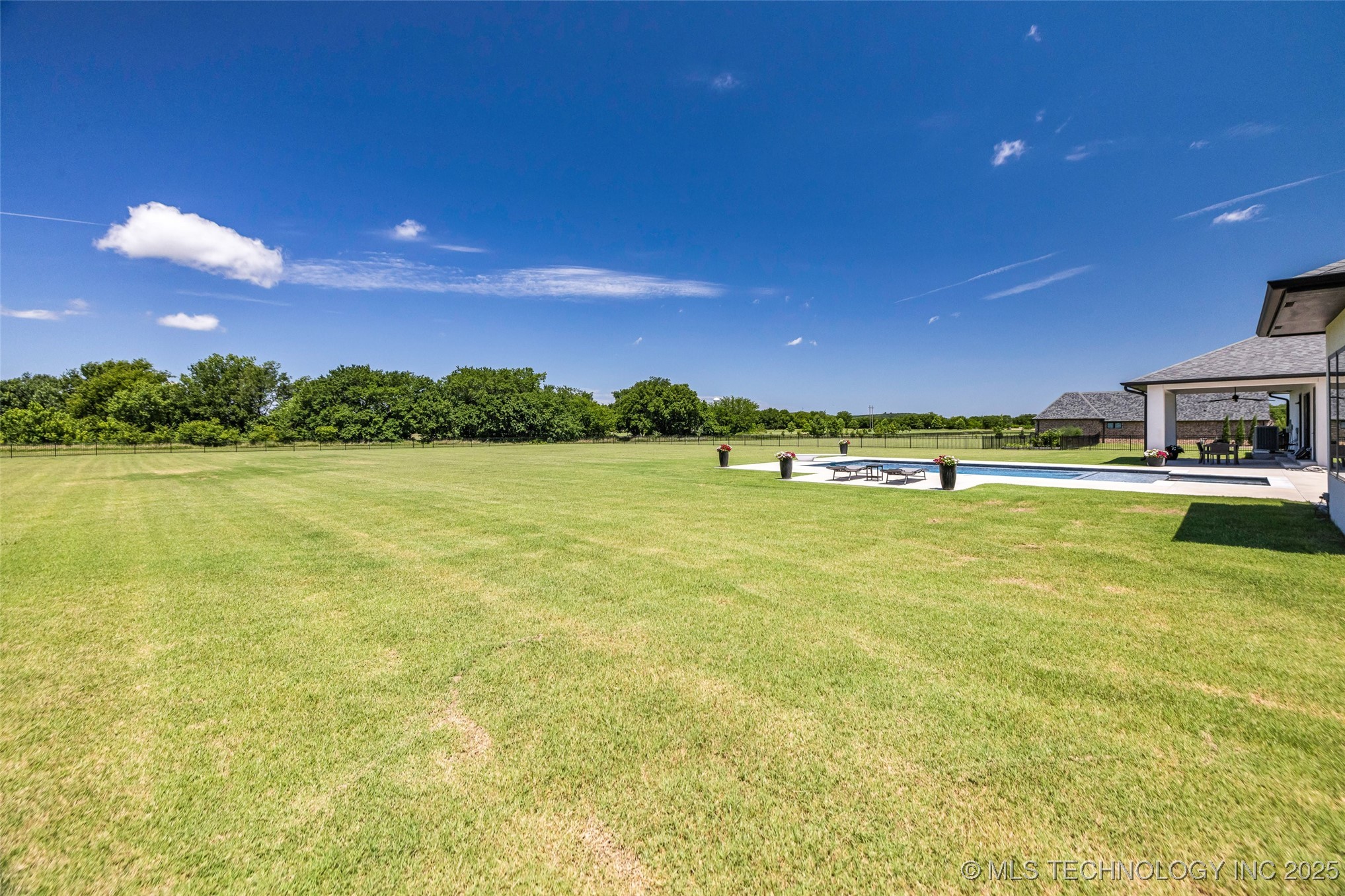 17076 S 31st East Avenue