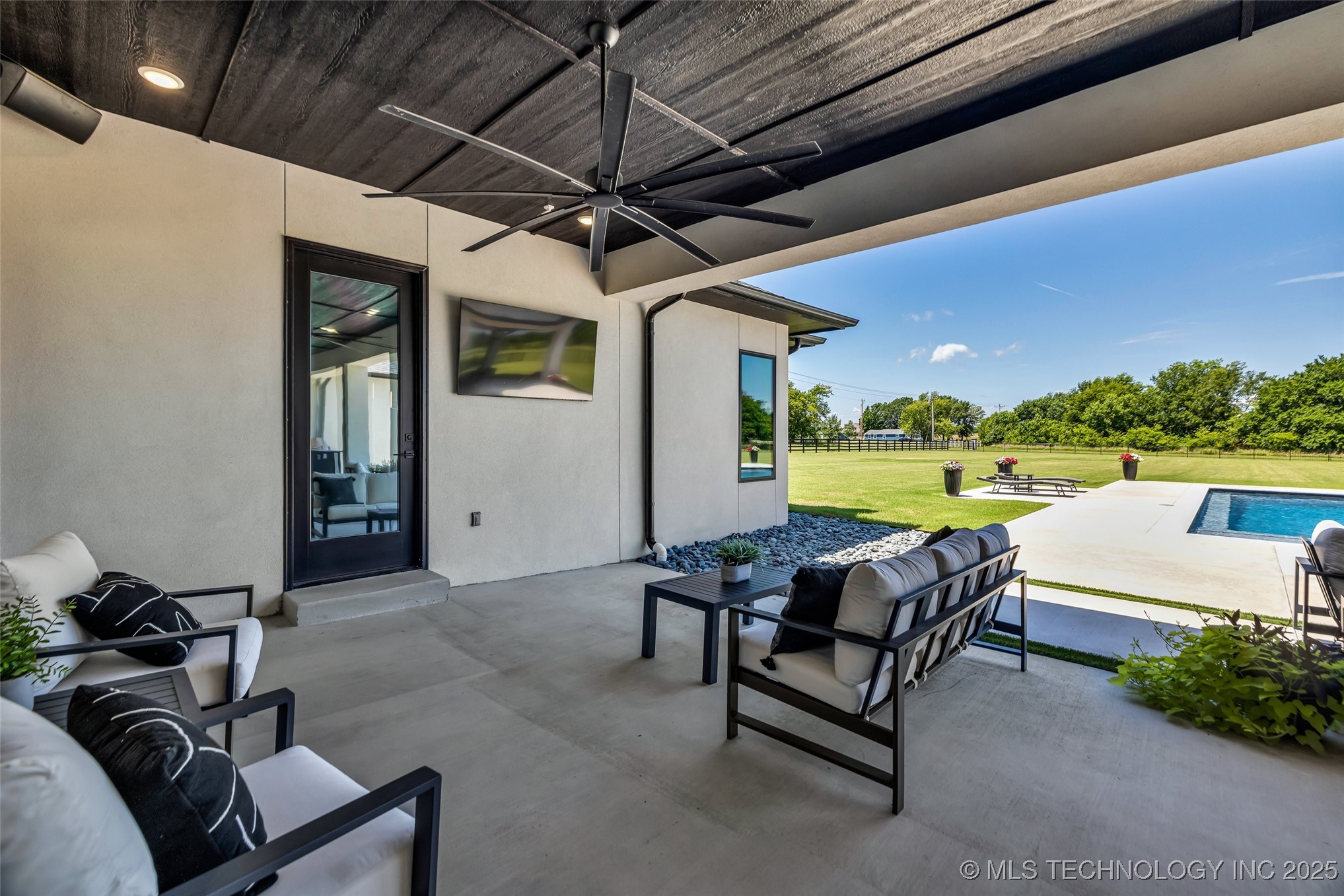 17076 S 31st East Avenue