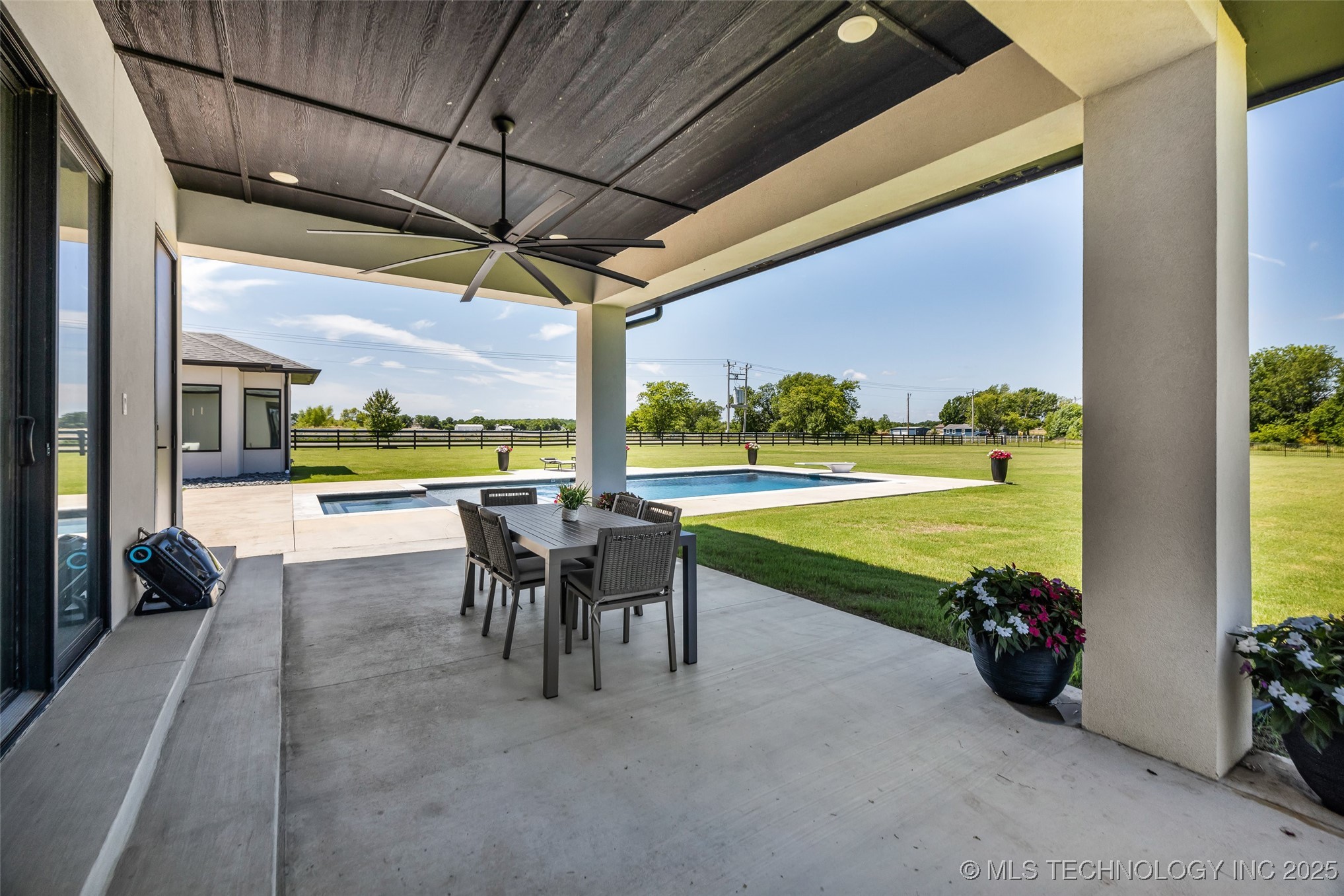 17076 S 31st East Avenue