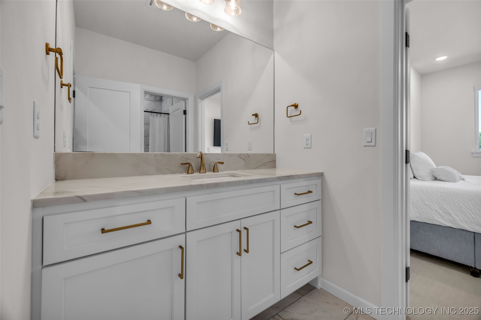 17076 S 31st East Avenue