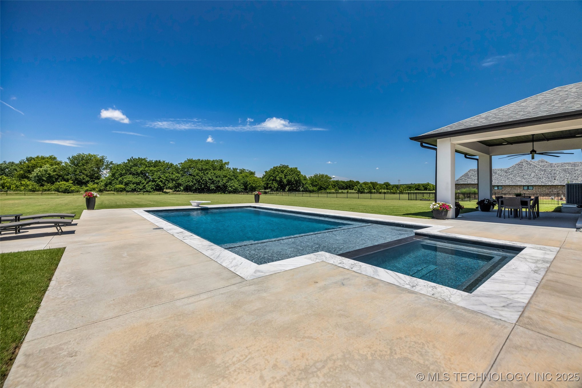 17076 S 31st East Avenue