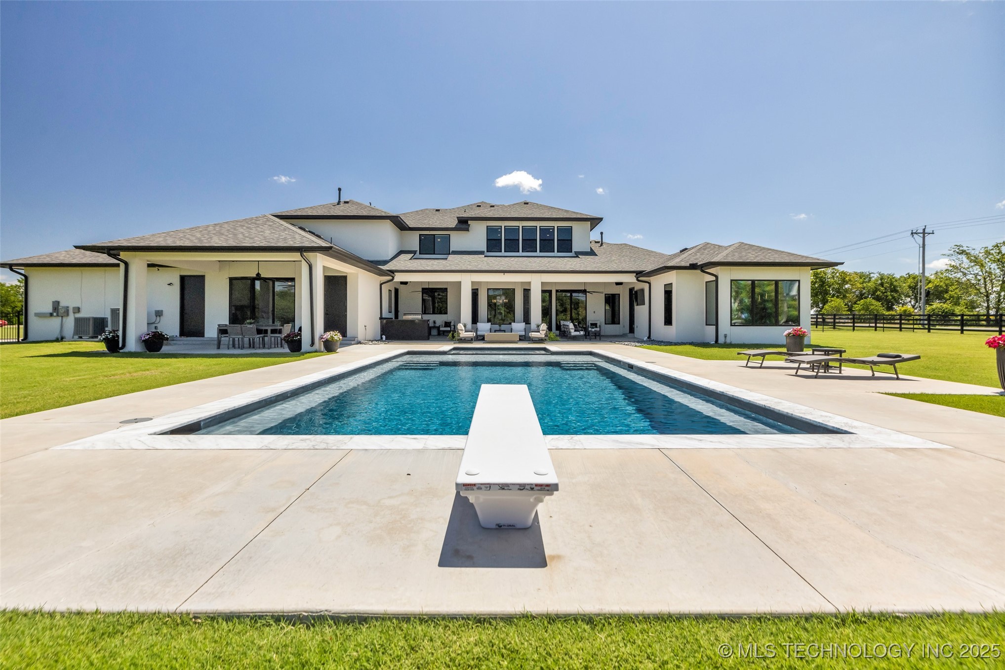 17076 S 31st East Avenue