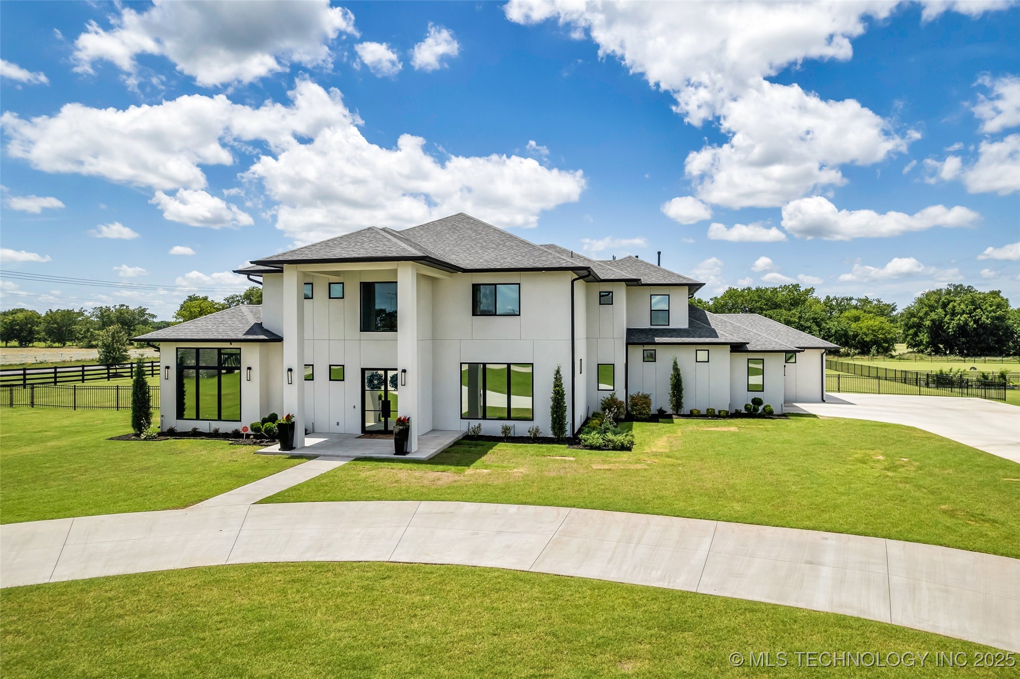 17076 S 31st East Avenue