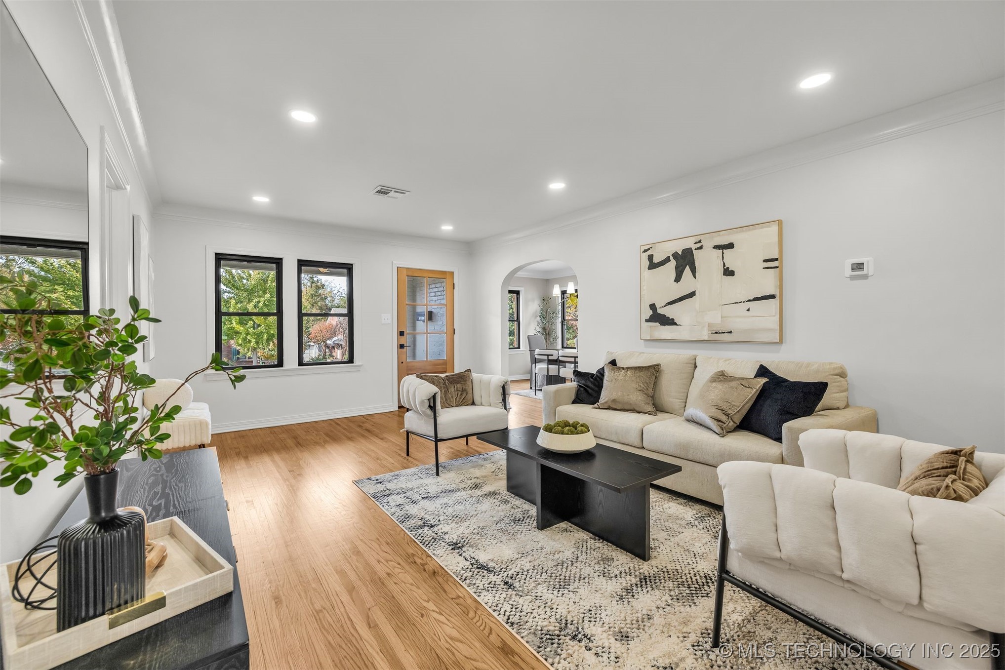 1547 S Columbia Avenue