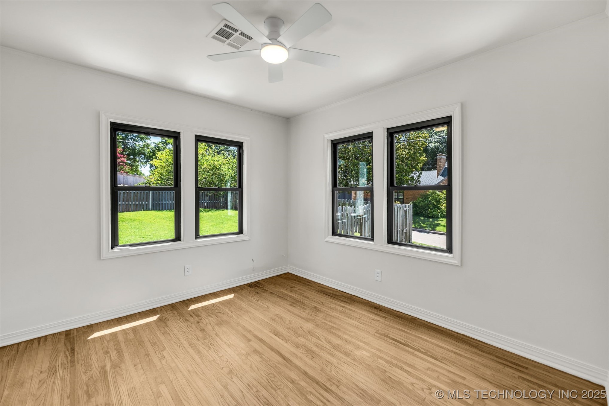 1547 S Columbia Avenue