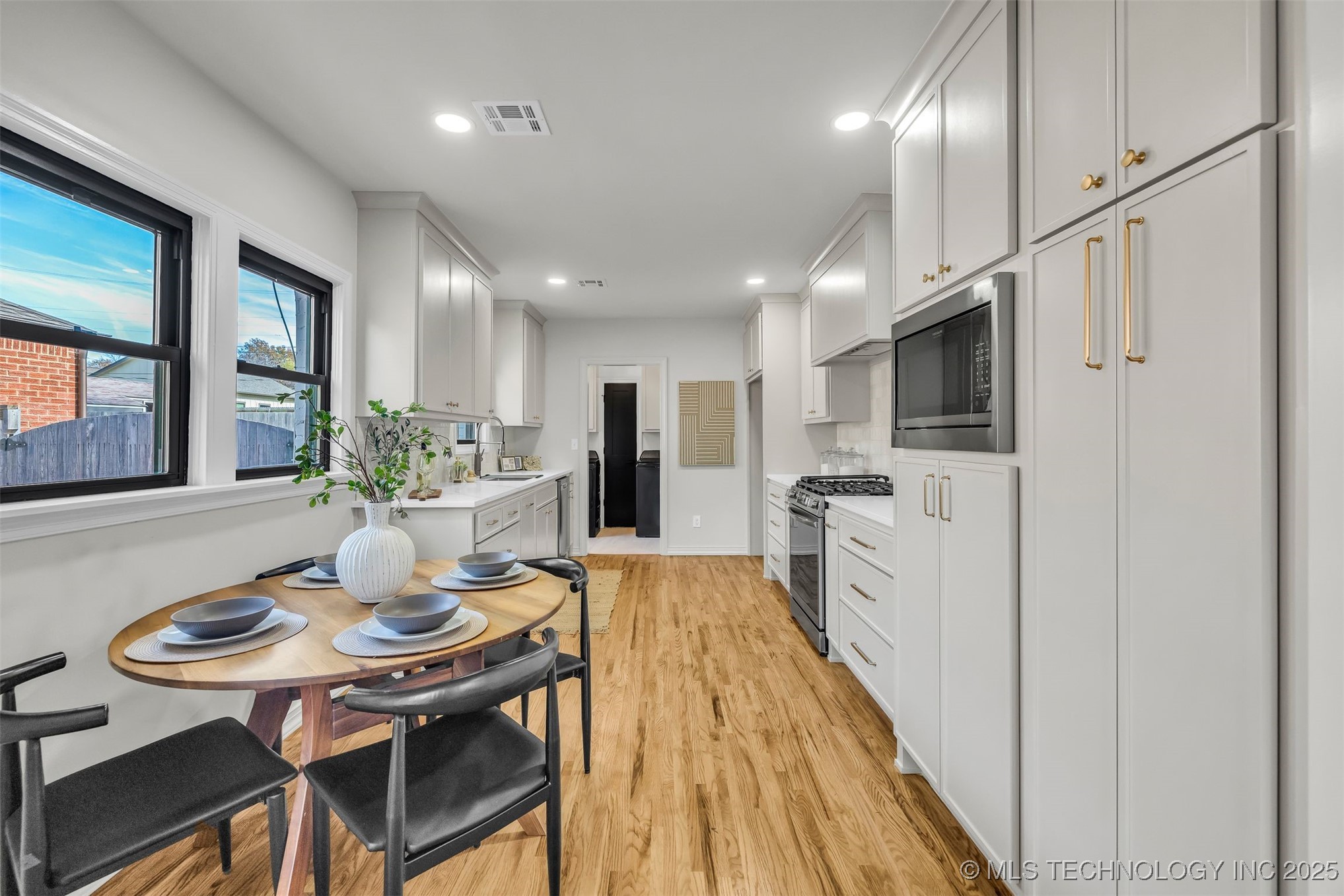 1547 S Columbia Avenue