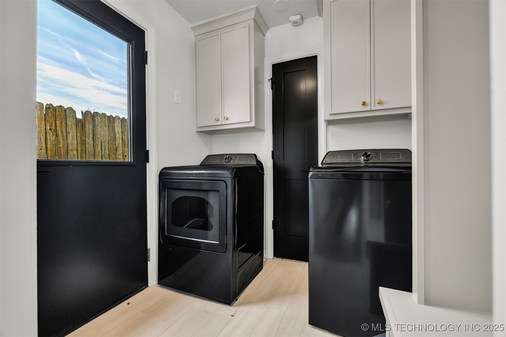 1547 S Columbia Avenue