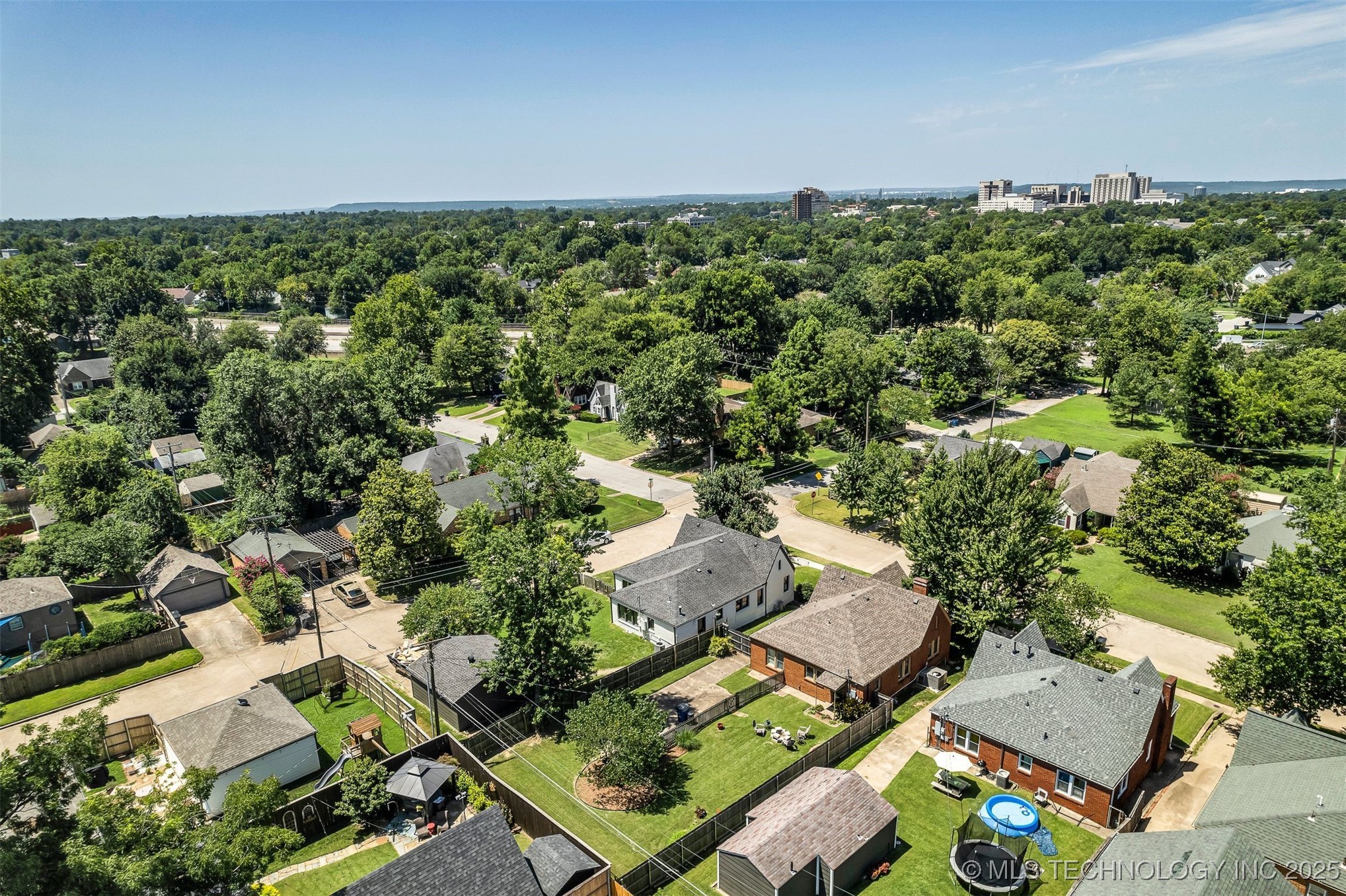 1547 S Columbia Avenue