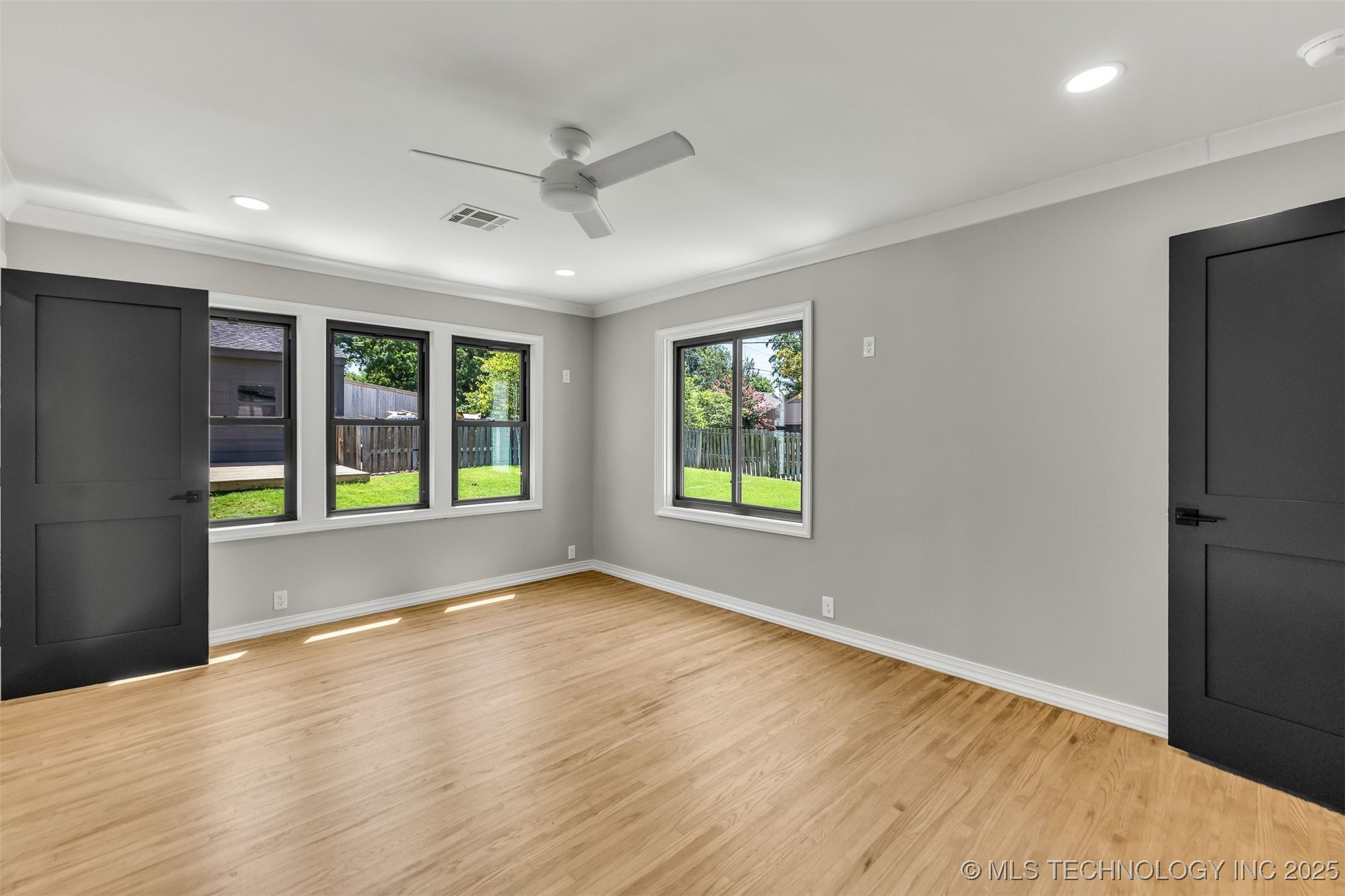 1547 S Columbia Avenue