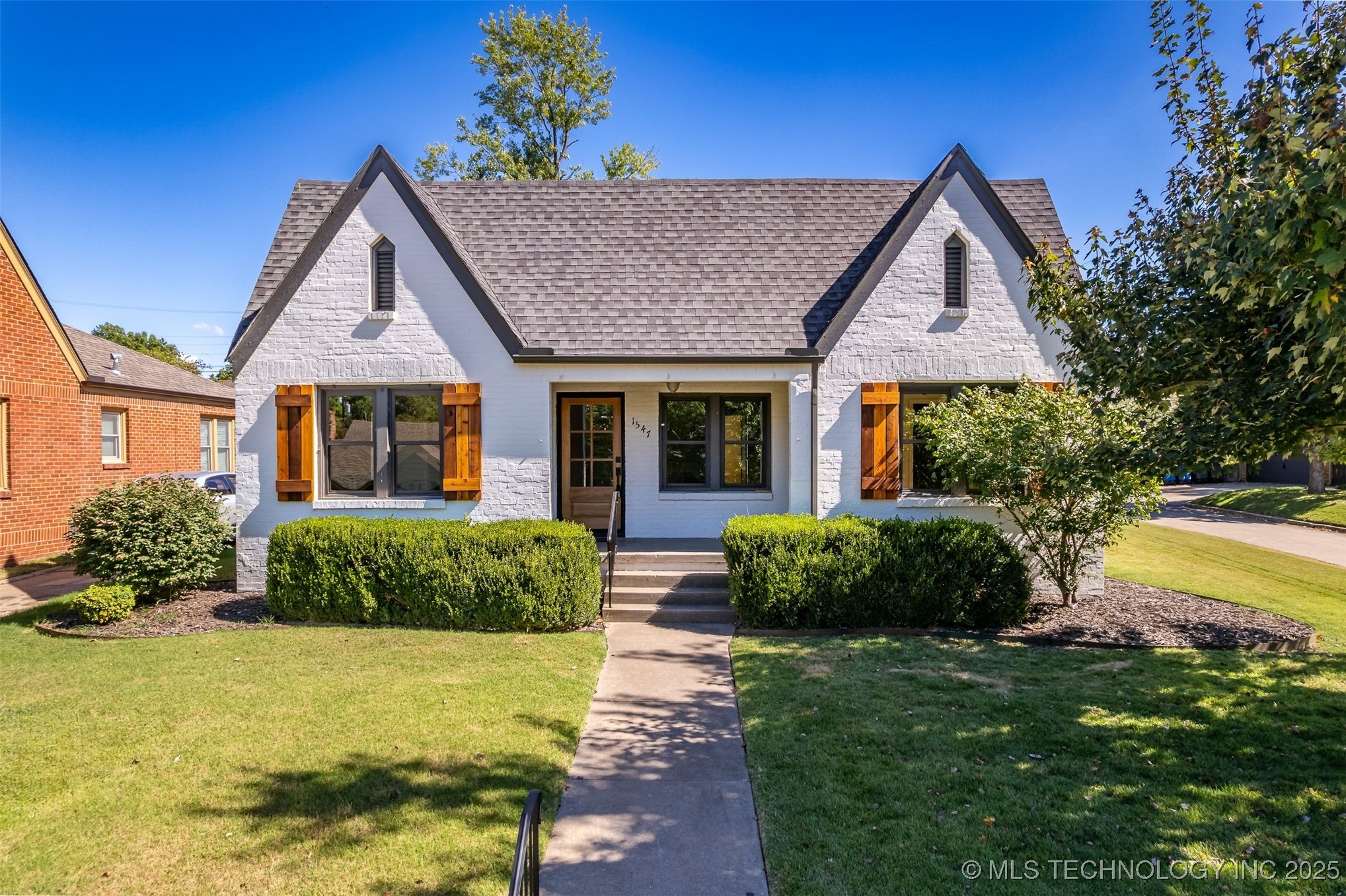 1547 S Columbia Avenue