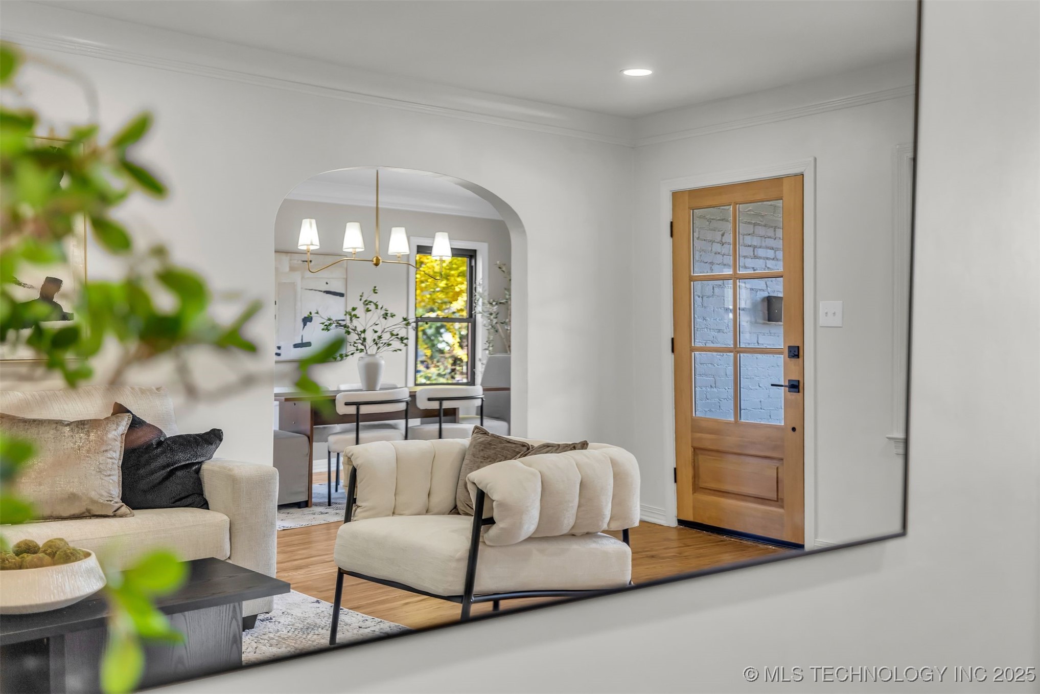 1547 S Columbia Avenue