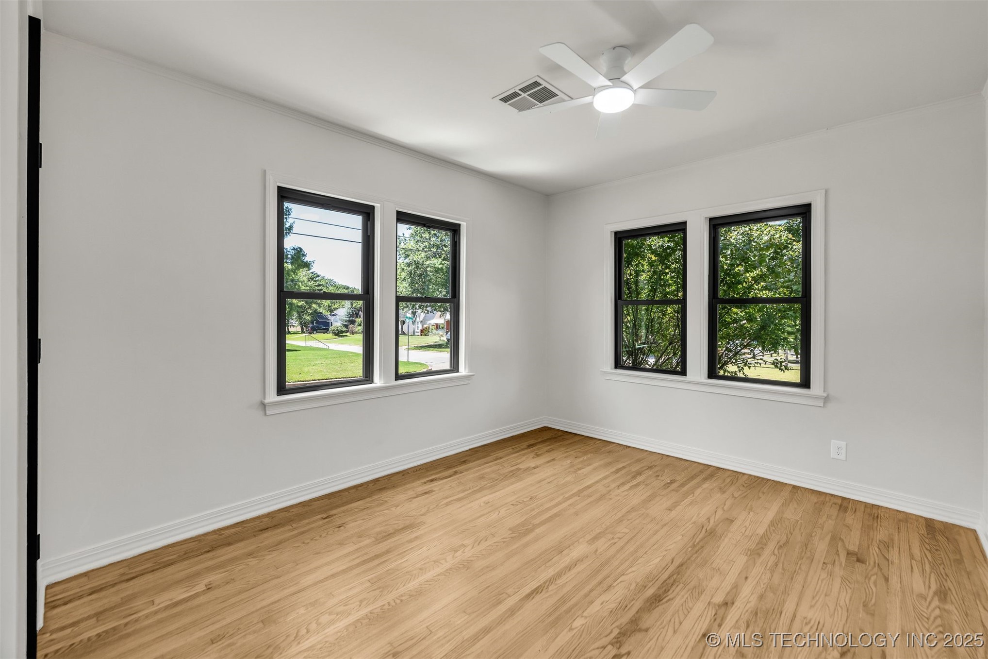 1547 S Columbia Avenue