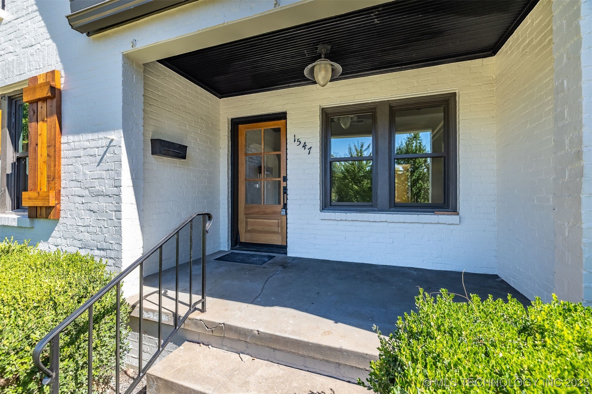 1547 S Columbia Avenue