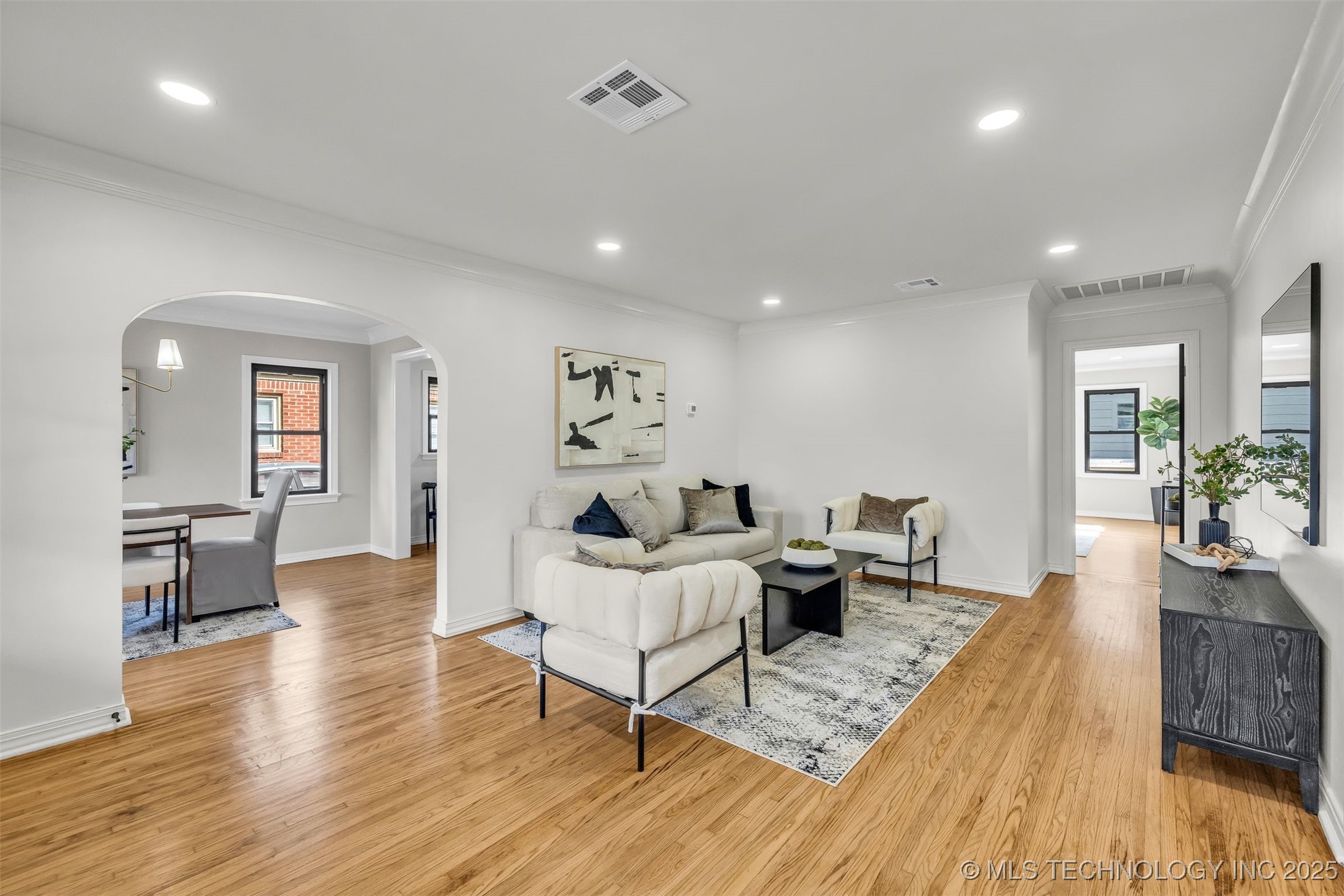 1547 S Columbia Avenue