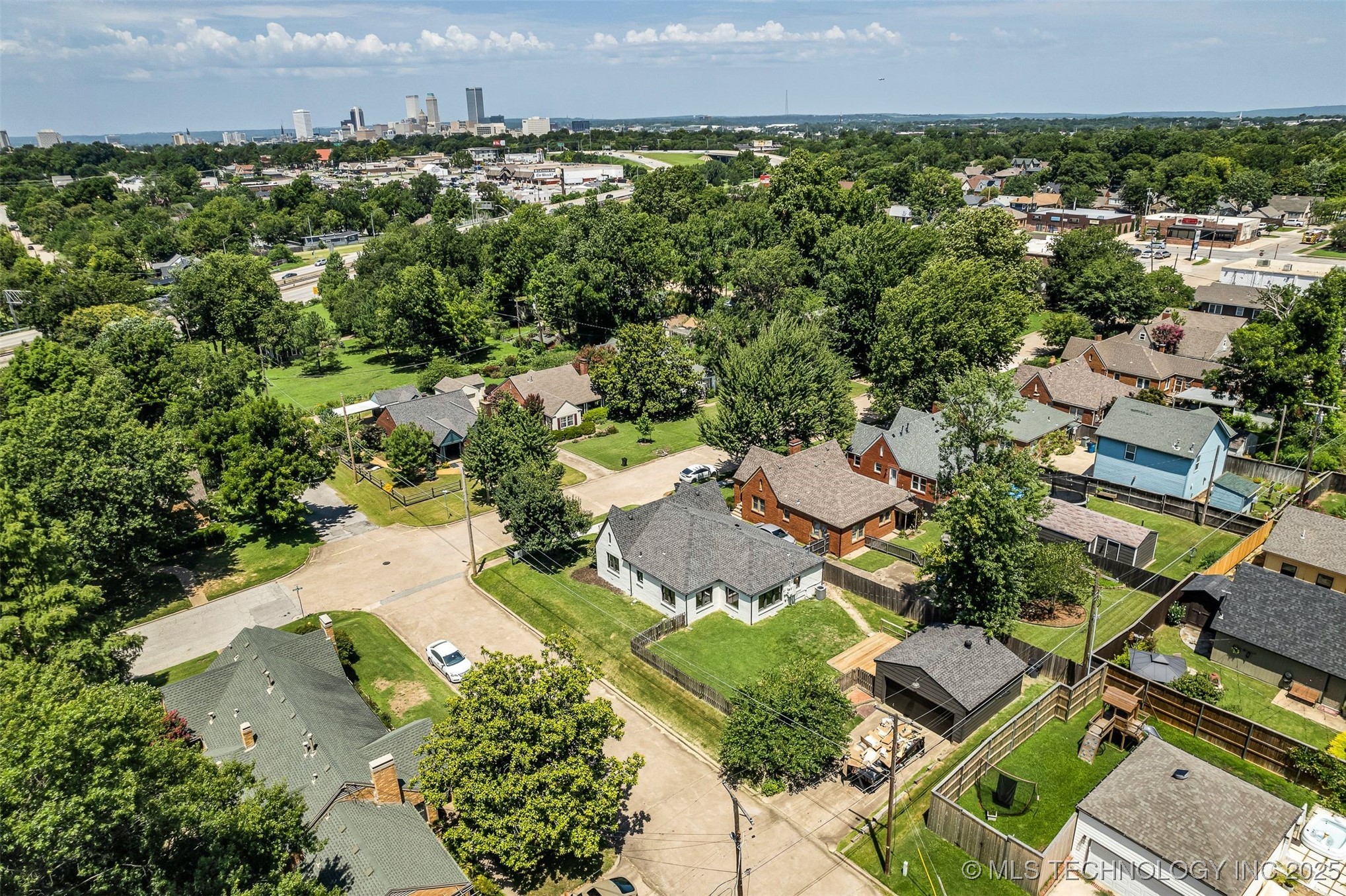 1547 S Columbia Avenue