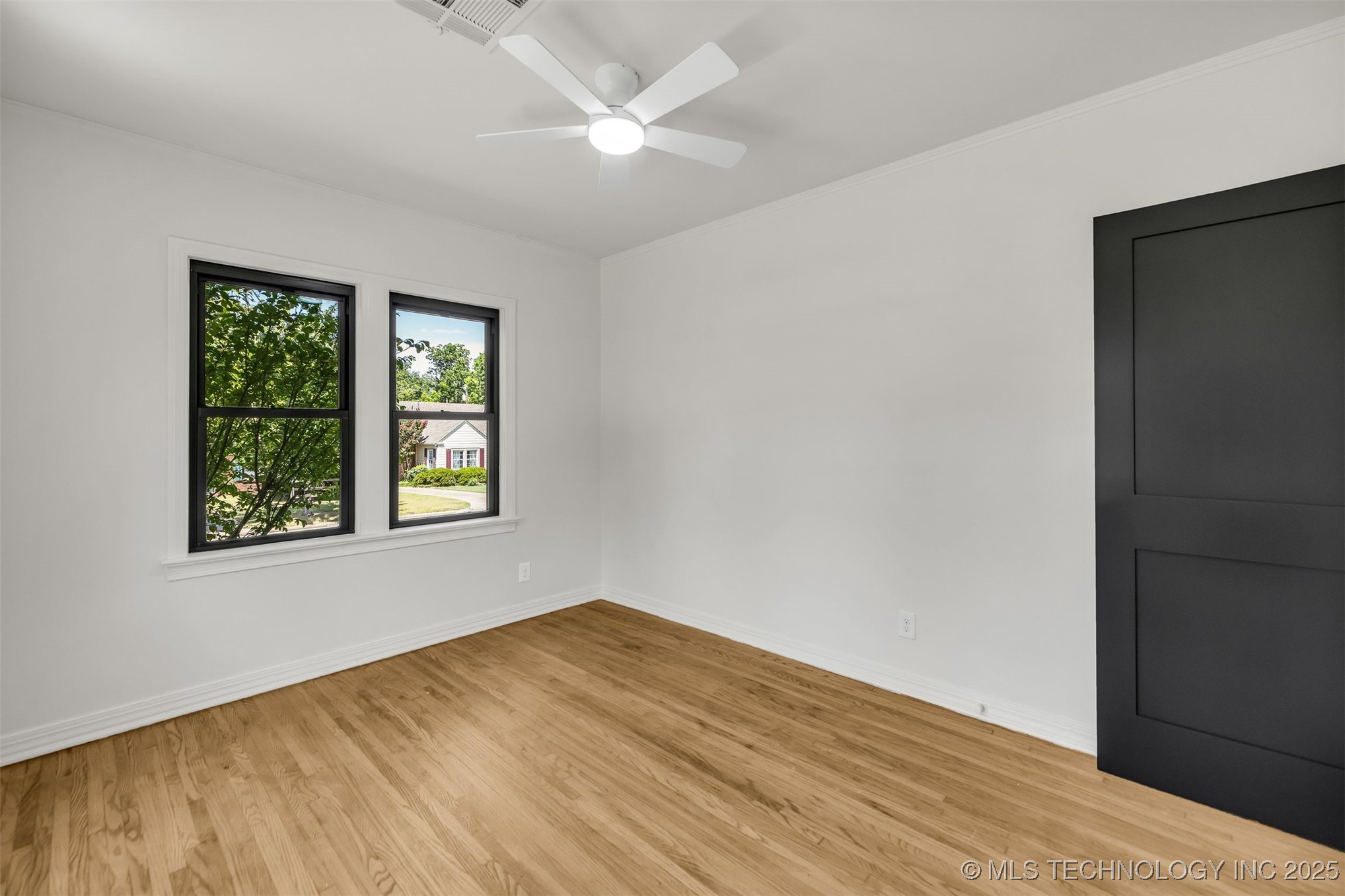 1547 S Columbia Avenue