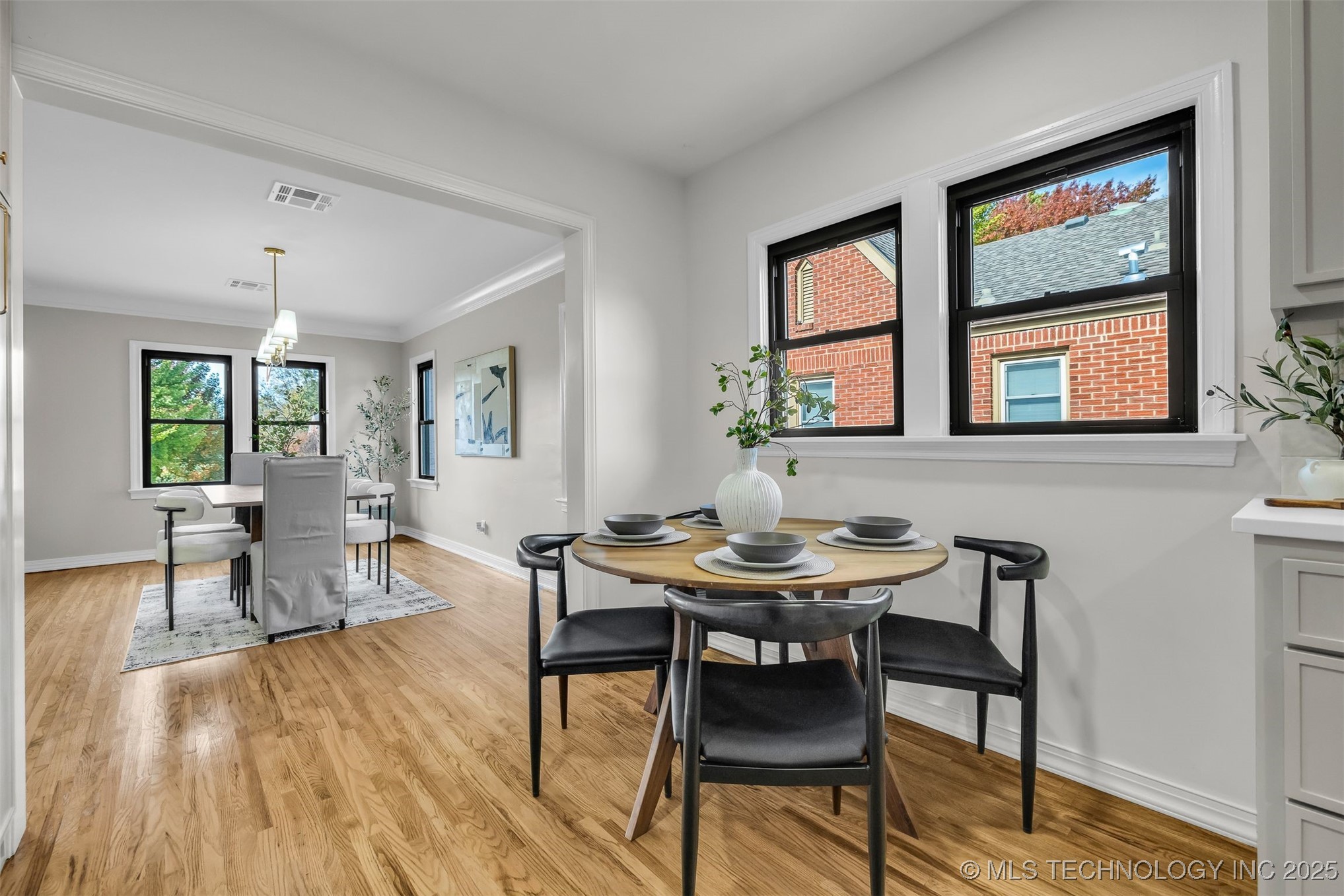 1547 S Columbia Avenue