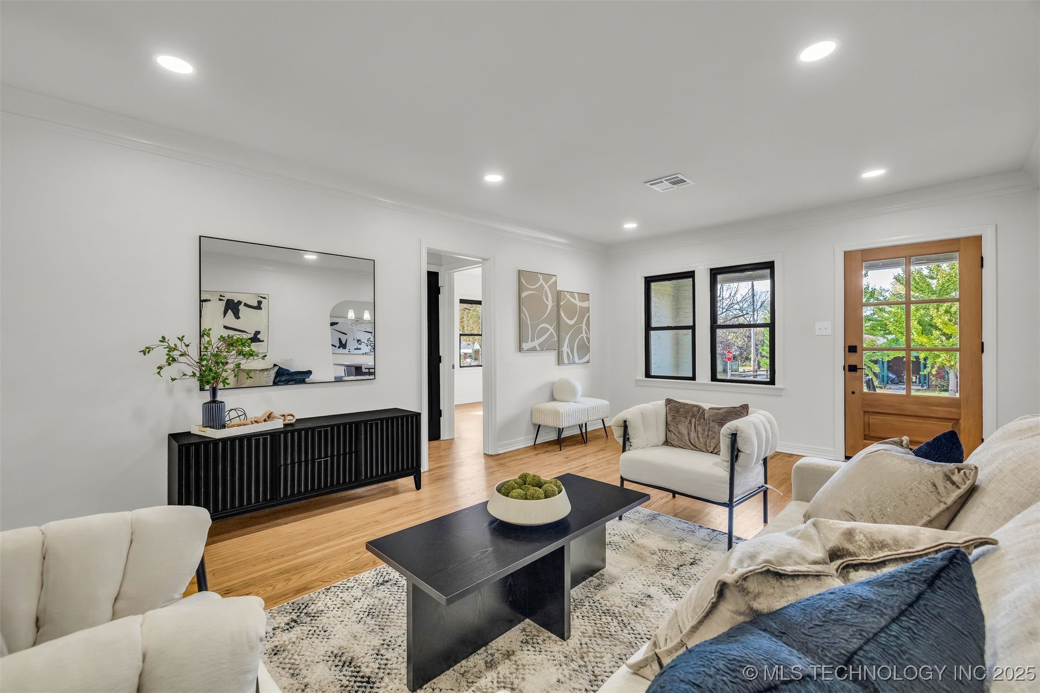 1547 S Columbia Avenue