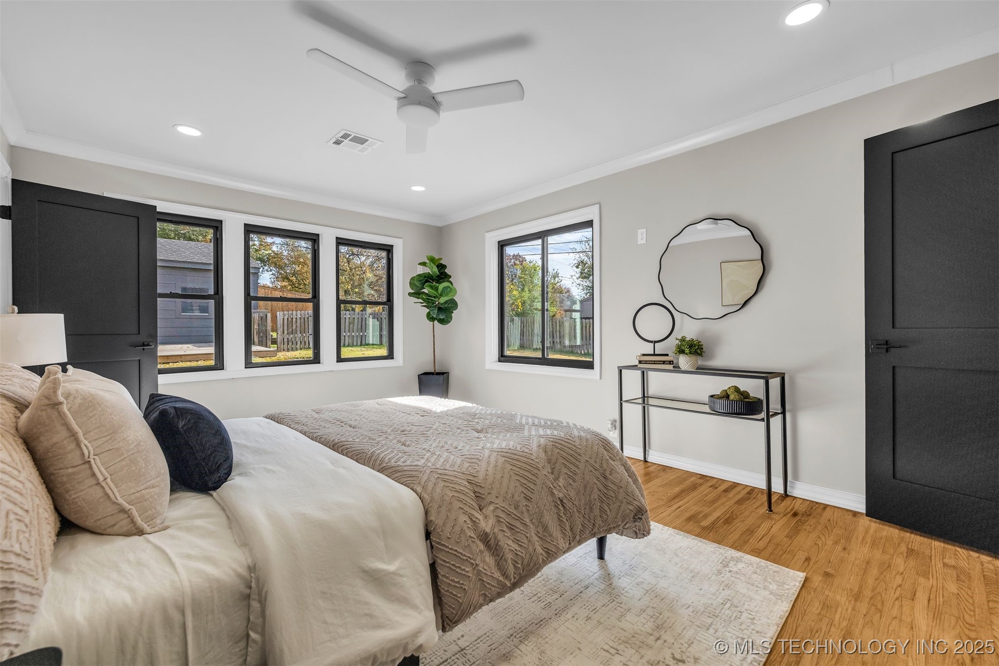 1547 S Columbia Avenue