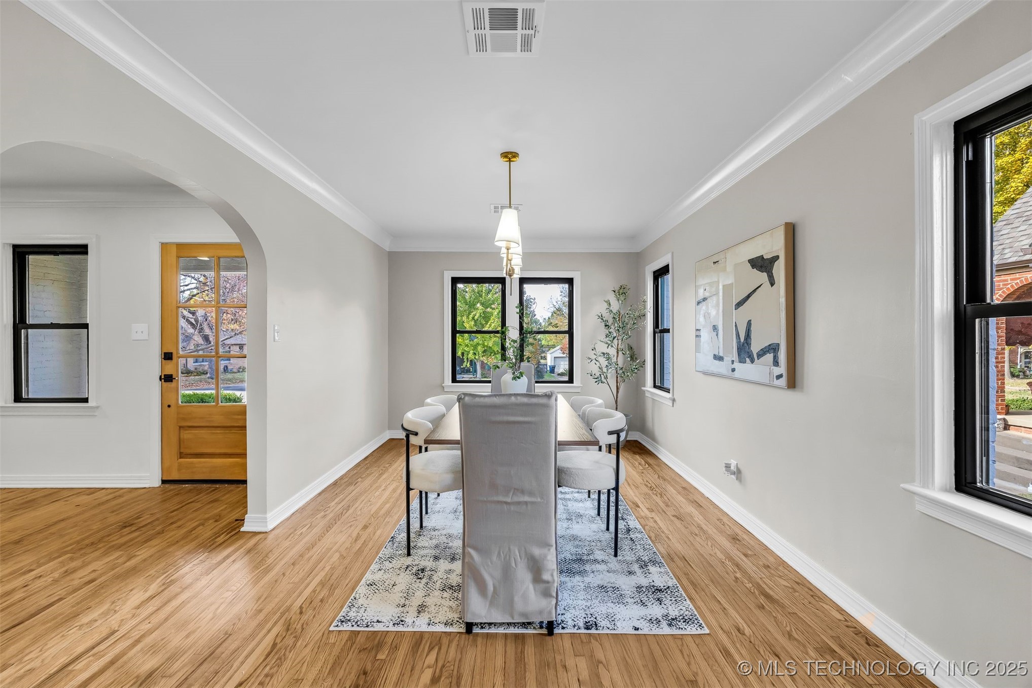 1547 S Columbia Avenue