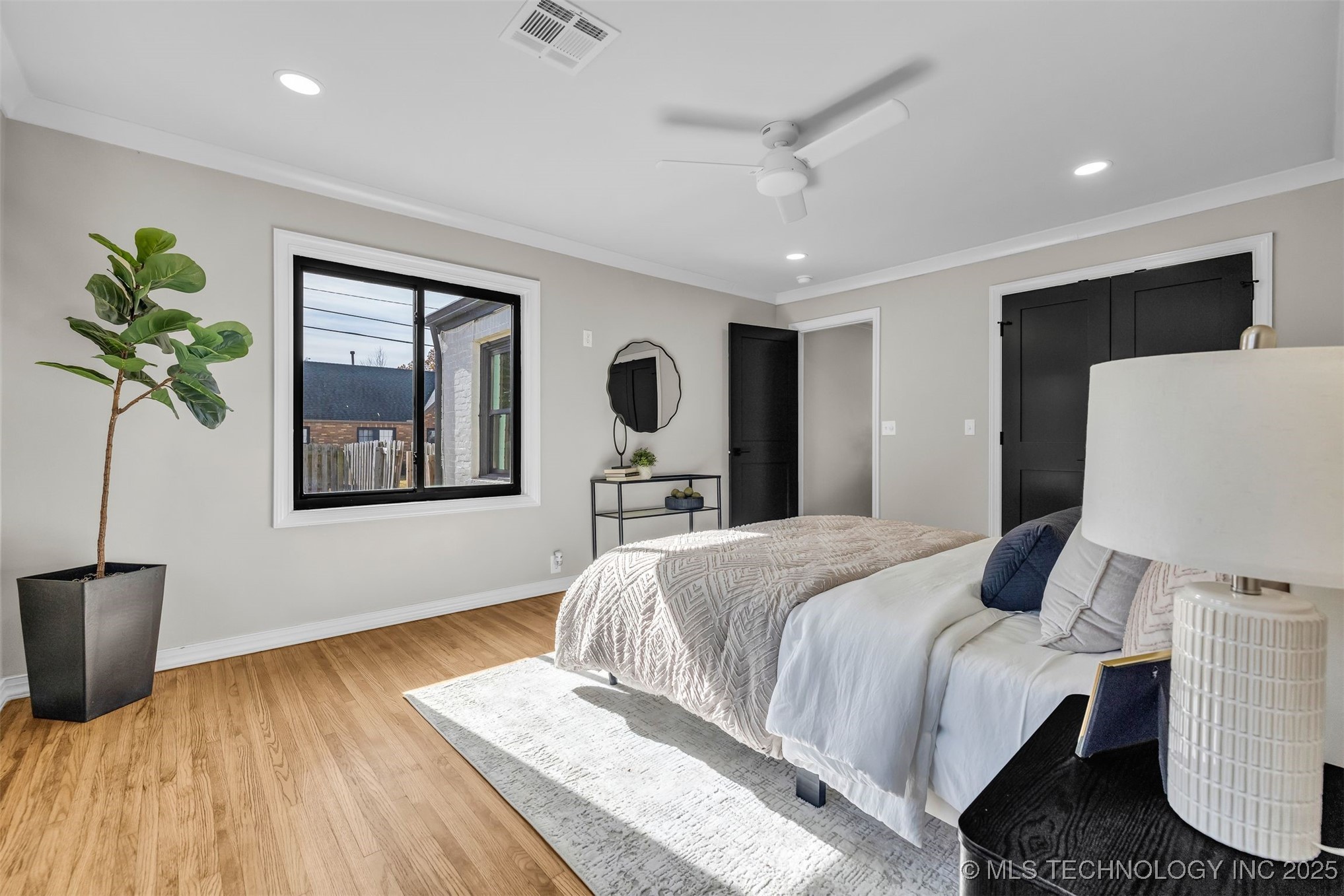 1547 S Columbia Avenue