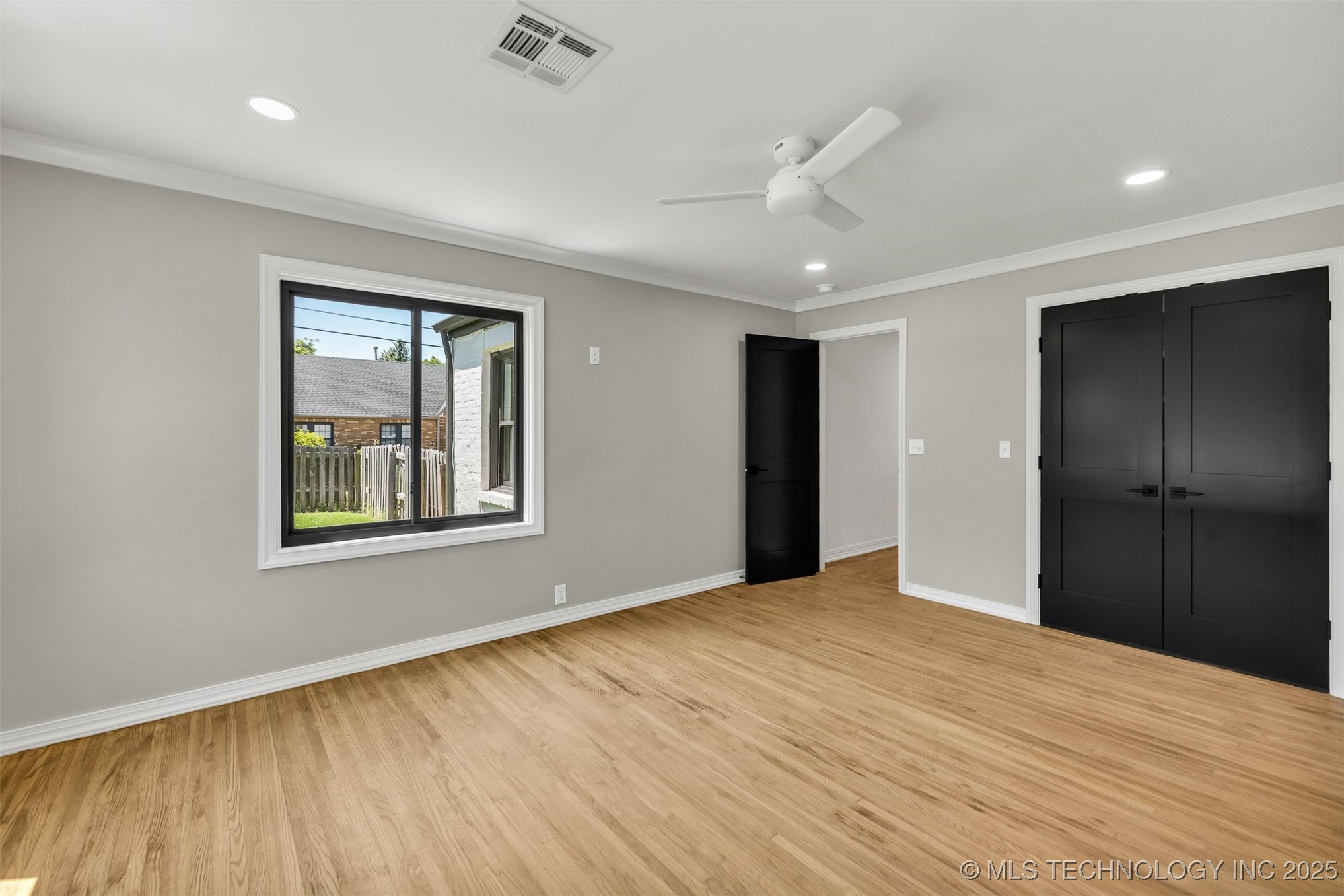 1547 S Columbia Avenue