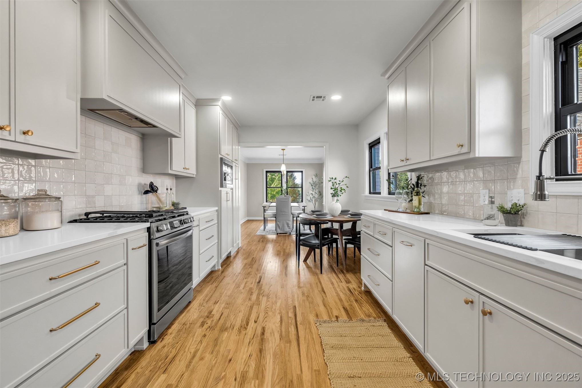 1547 S Columbia Avenue