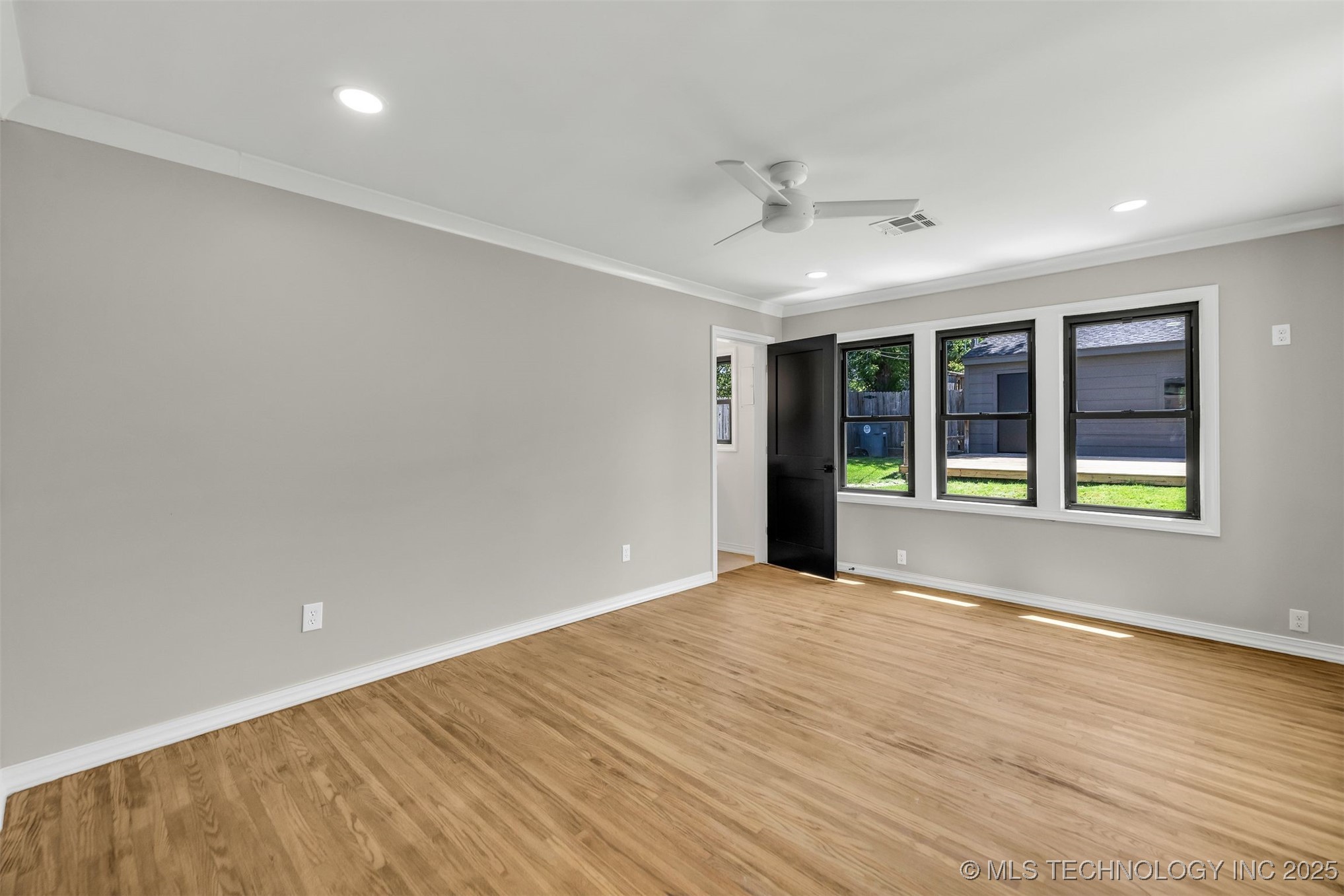 1547 S Columbia Avenue