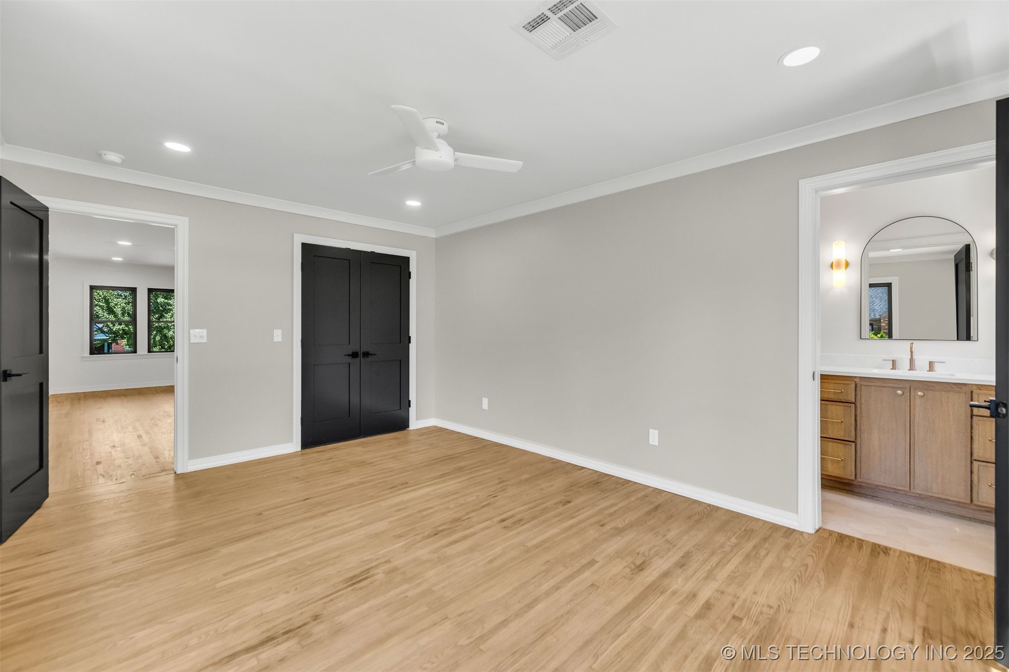 1547 S Columbia Avenue