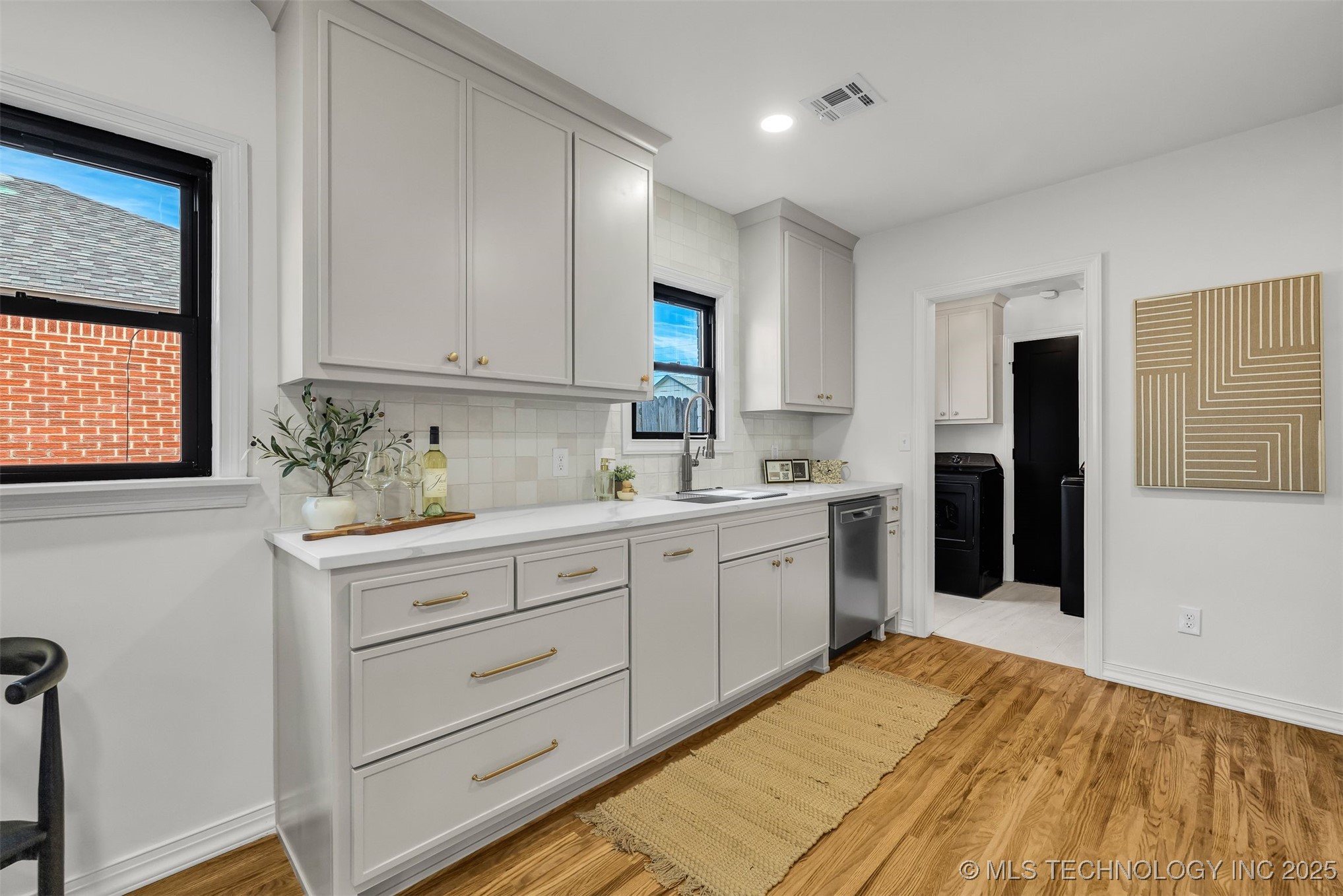 1547 S Columbia Avenue