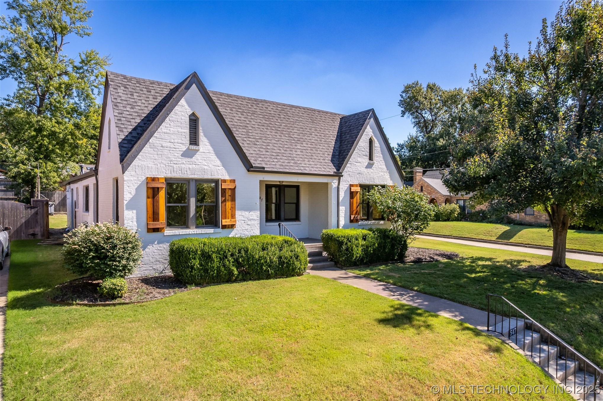 1547 S Columbia Avenue