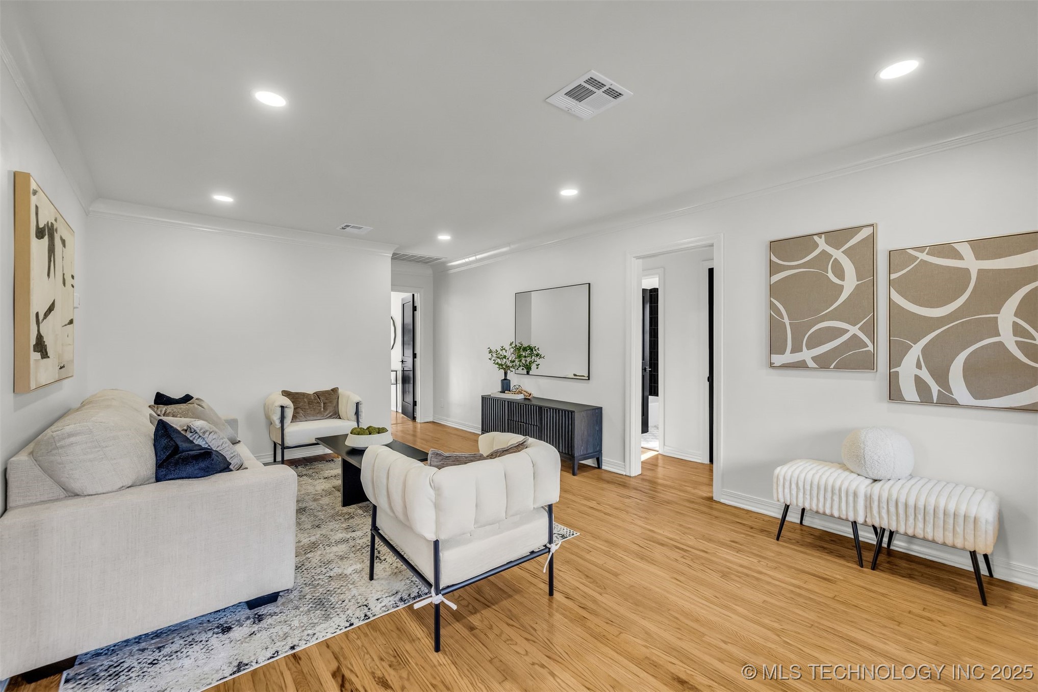 1547 S Columbia Avenue