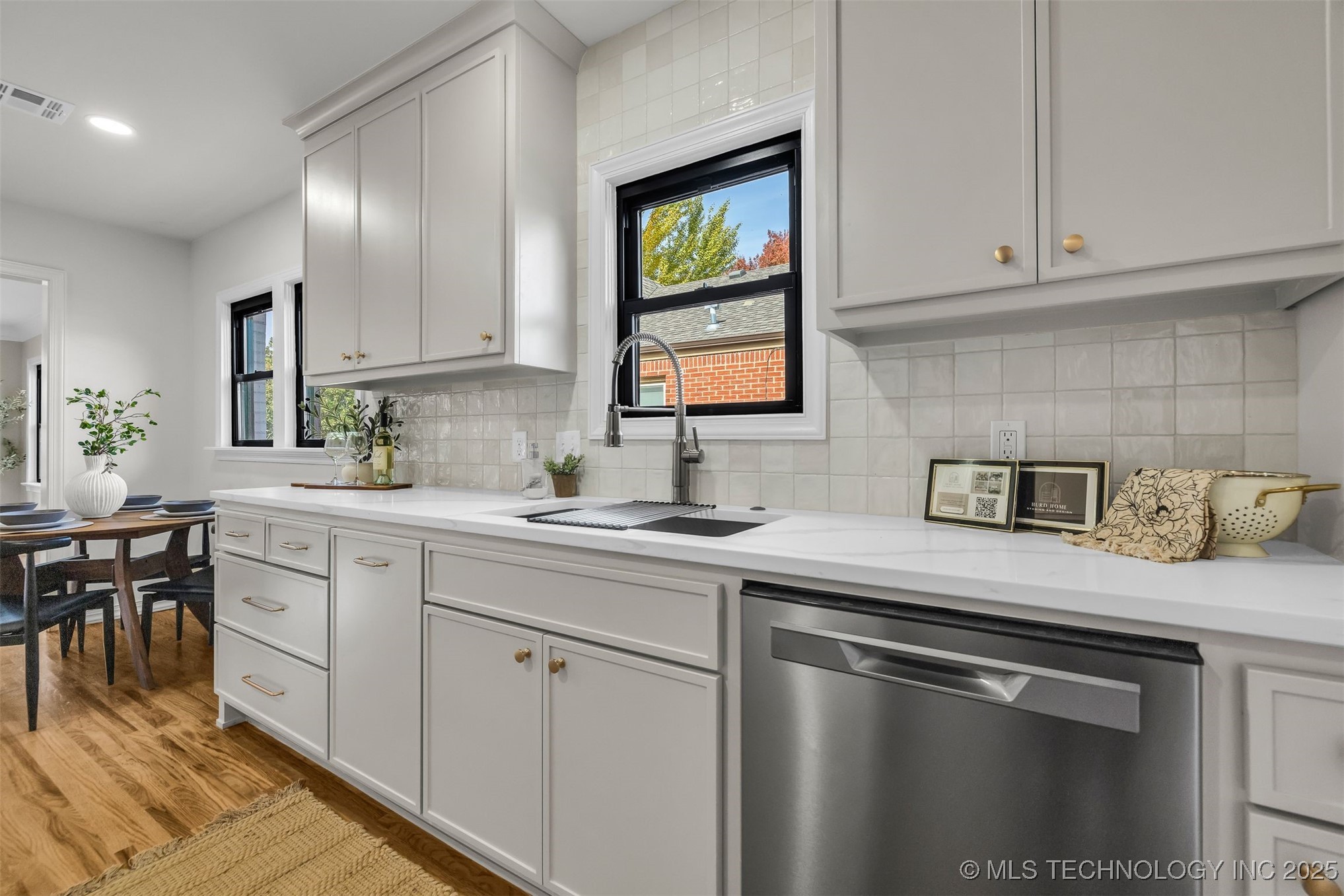 1547 S Columbia Avenue