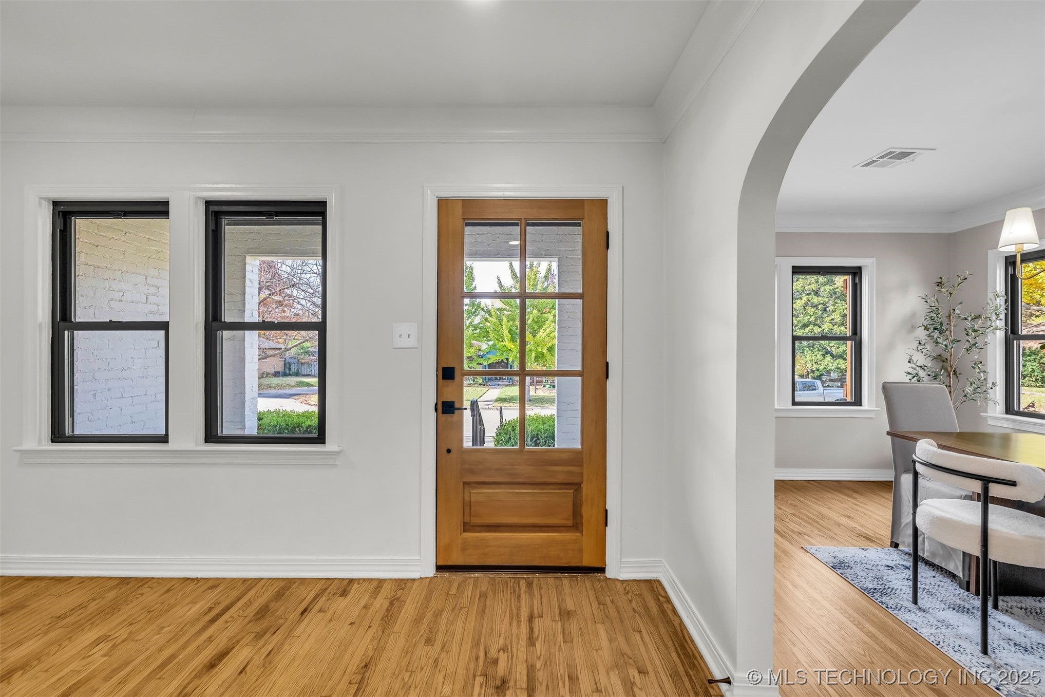 1547 S Columbia Avenue