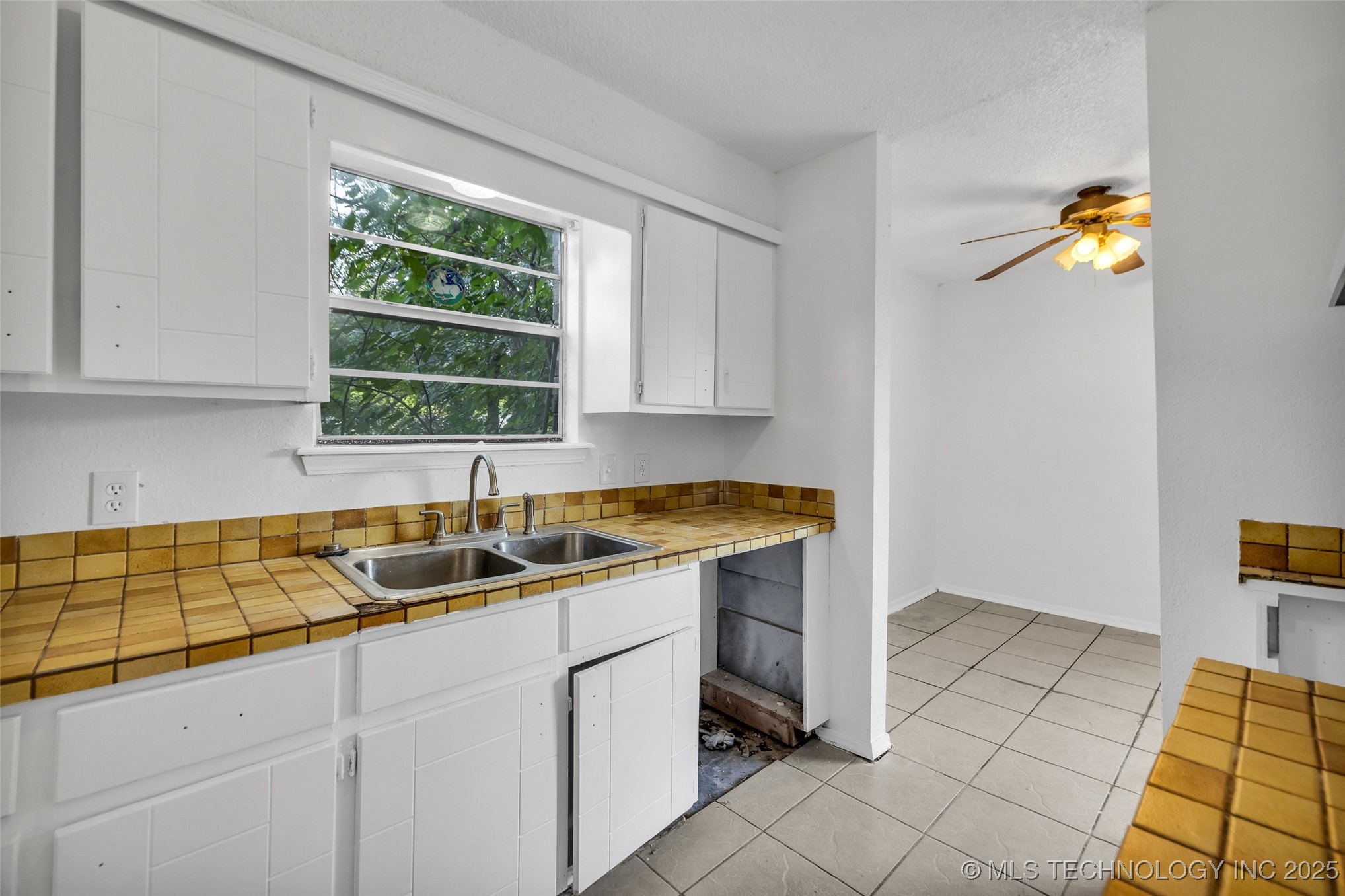 1901 W Vandalia Street