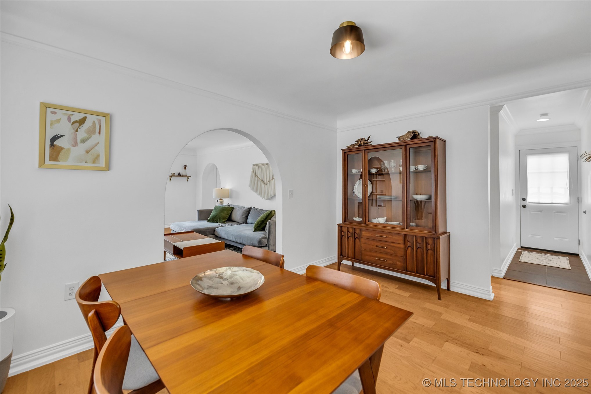 116 S Jamestown Avenue