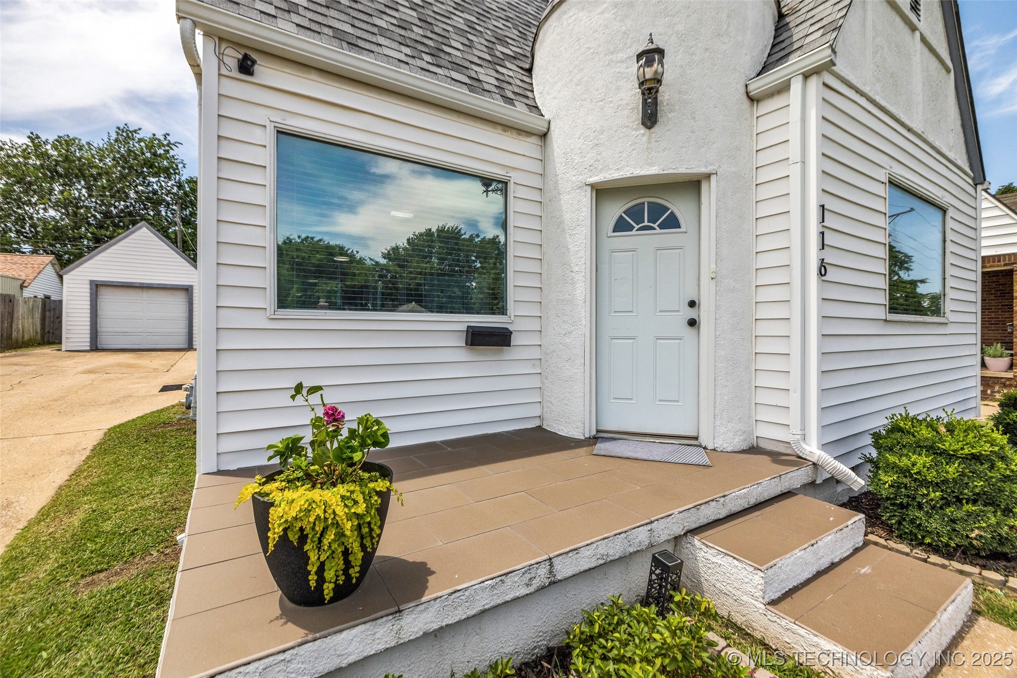 116 S Jamestown Avenue