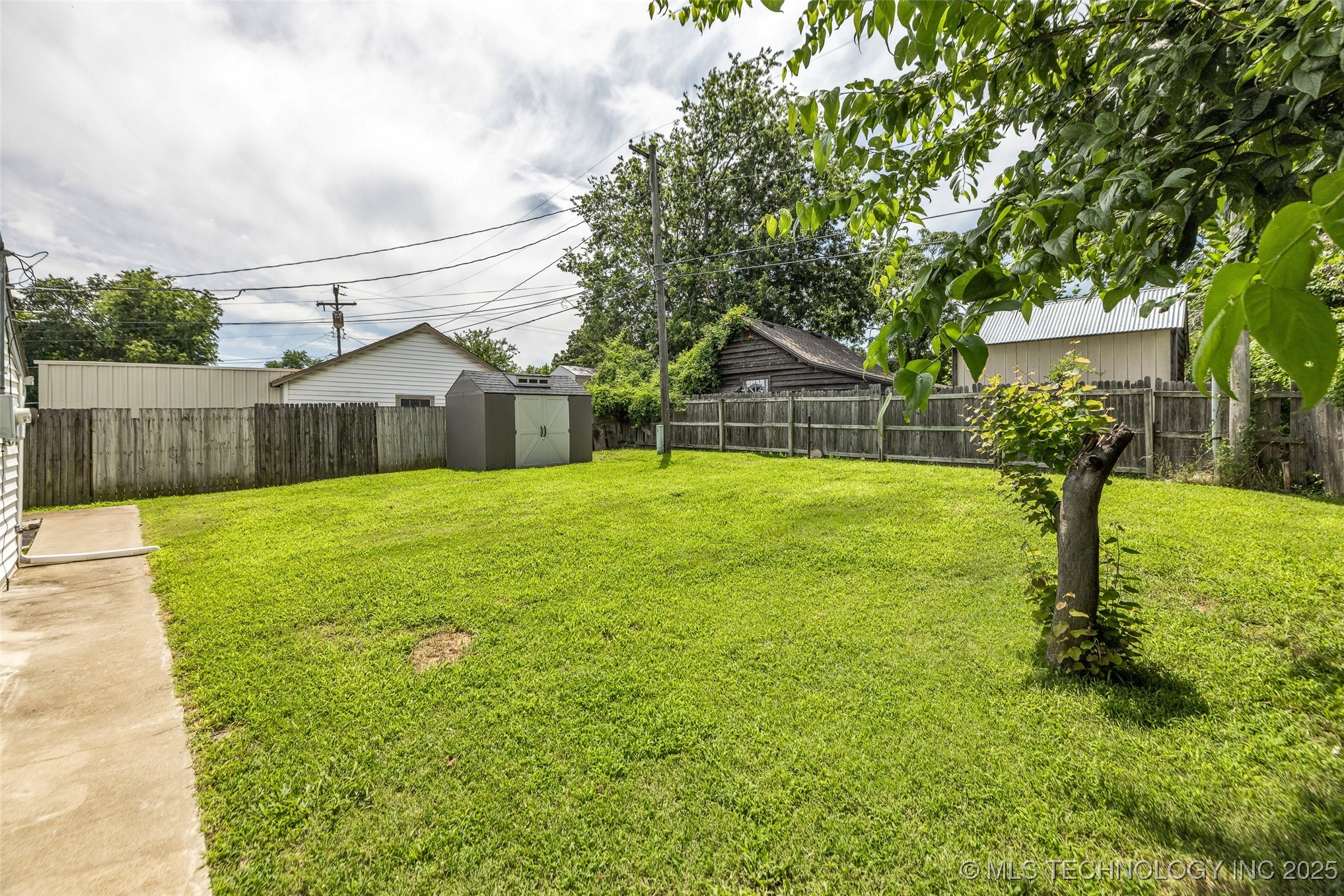 116 S Jamestown Avenue