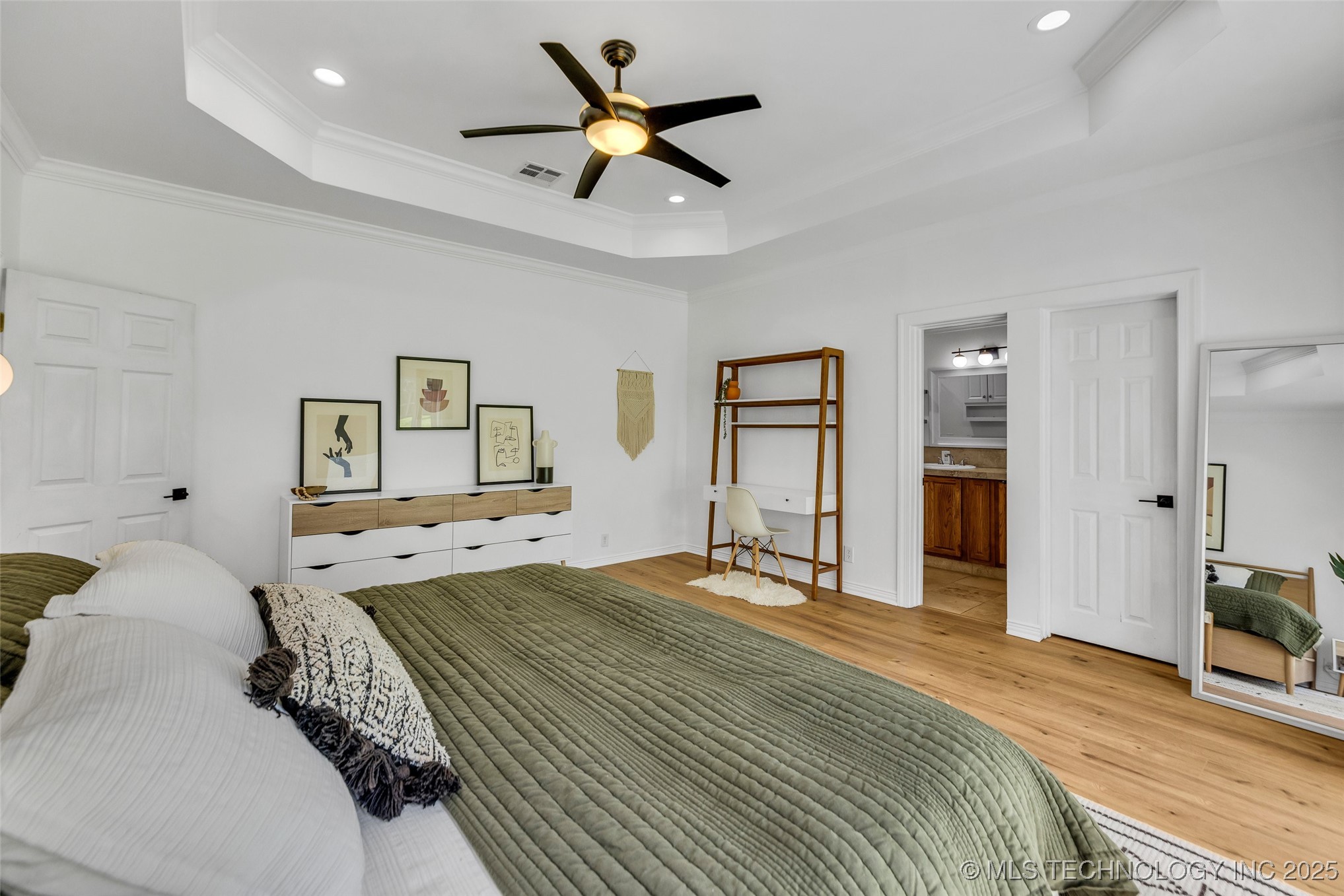 116 S Jamestown Avenue