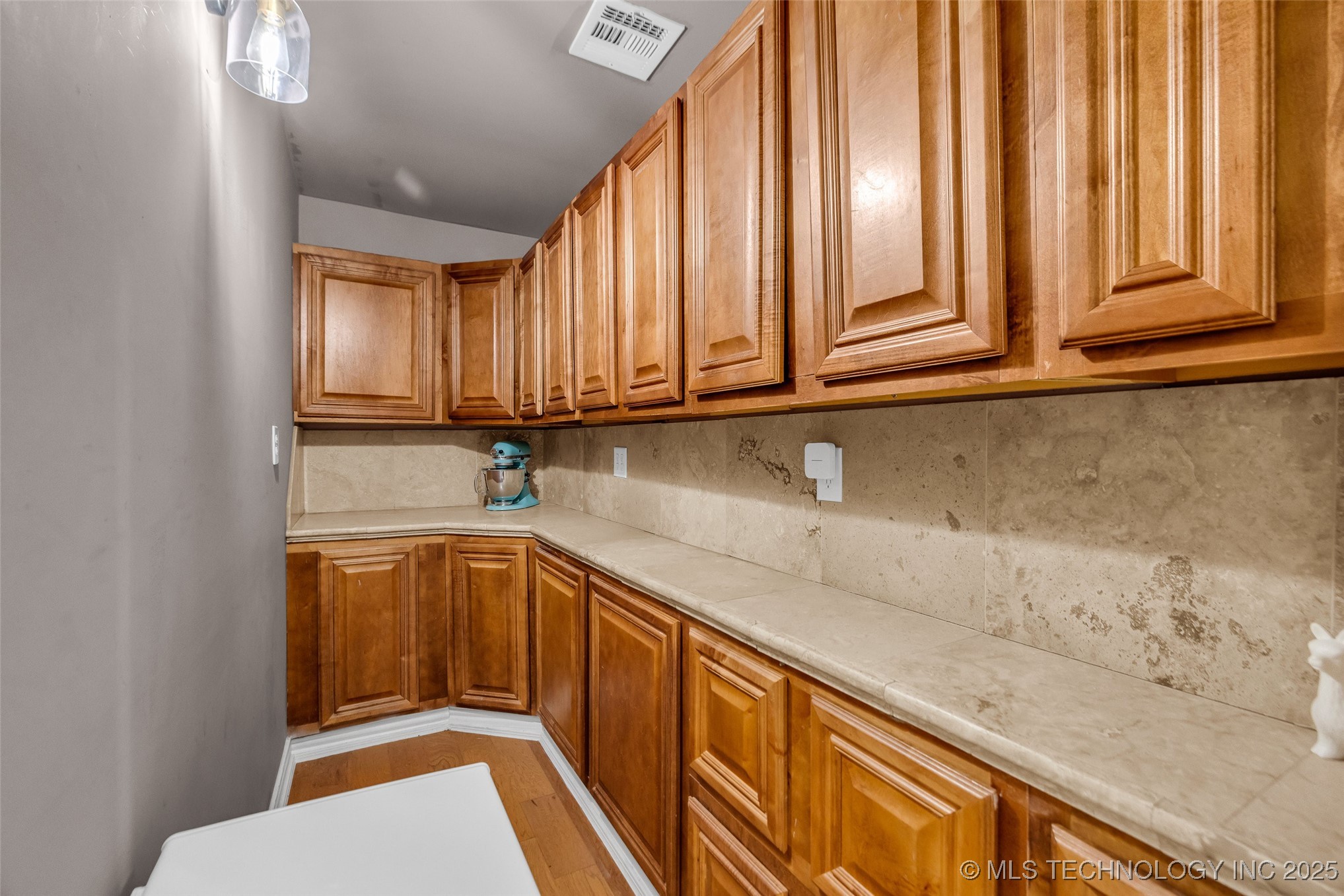 116 S Jamestown Avenue