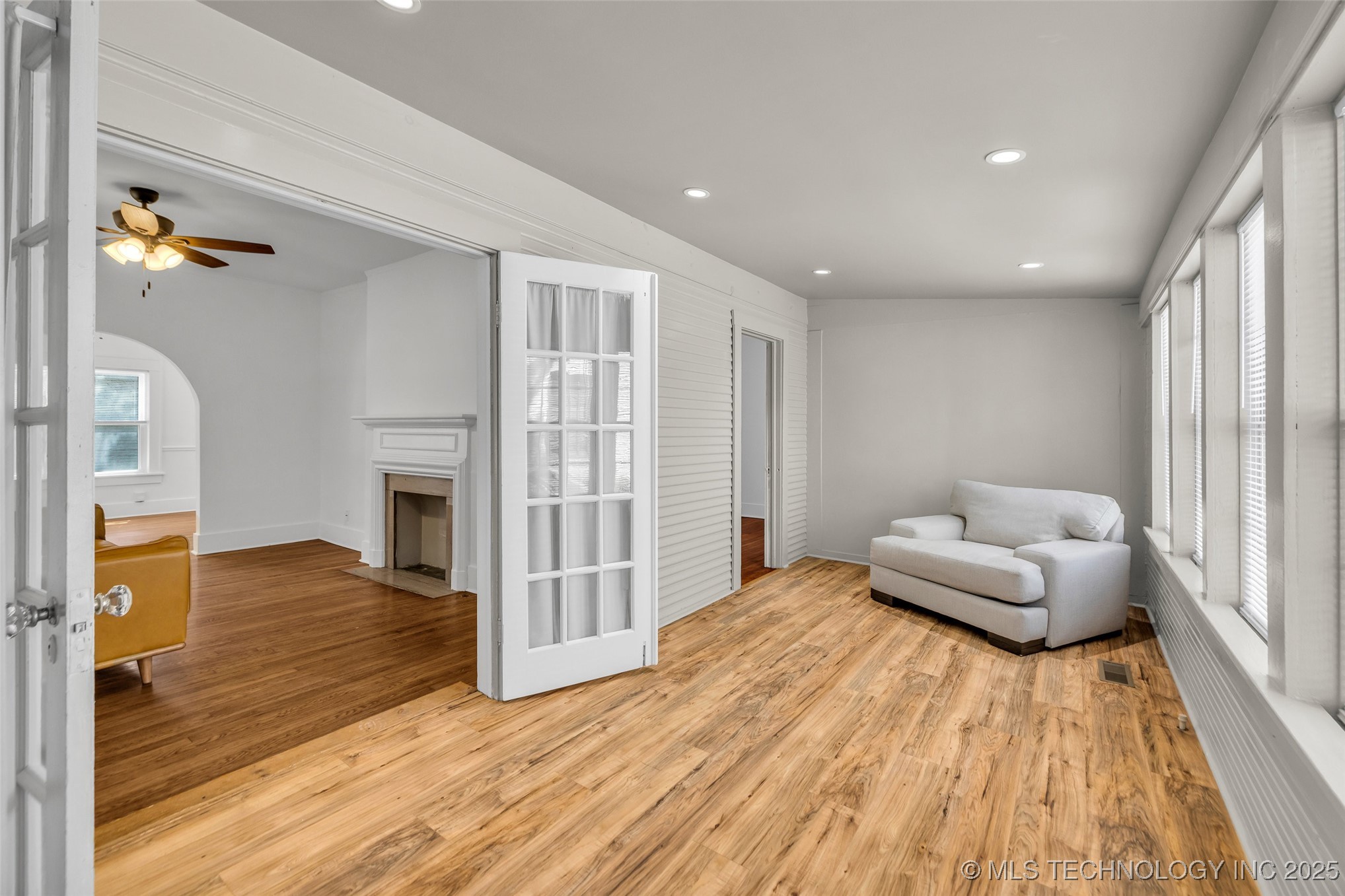 2734 E 14th Place