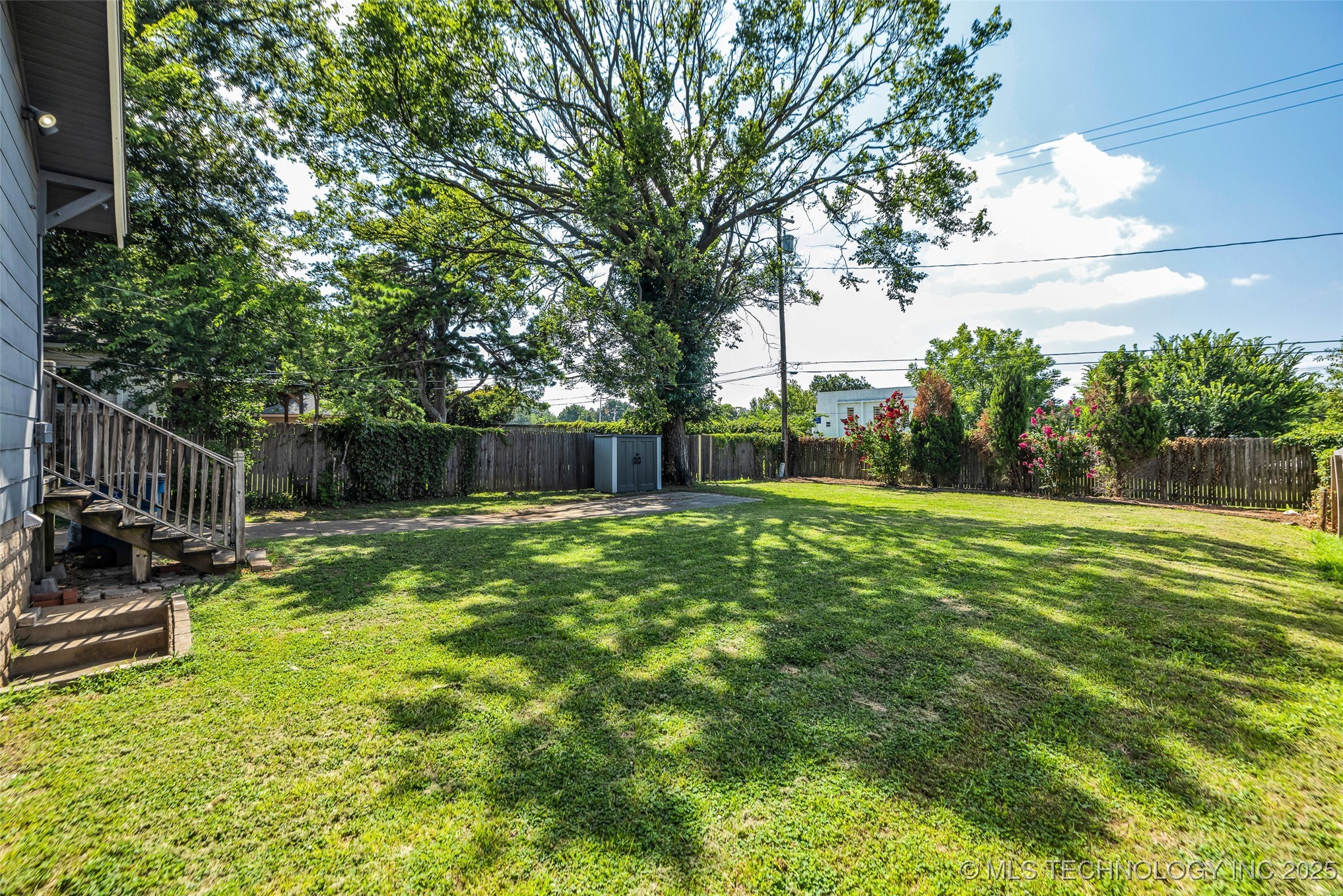 2734 E 14th Place