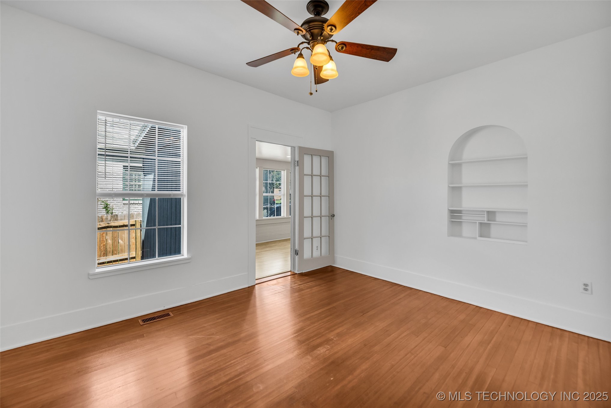 2734 E 14th Place