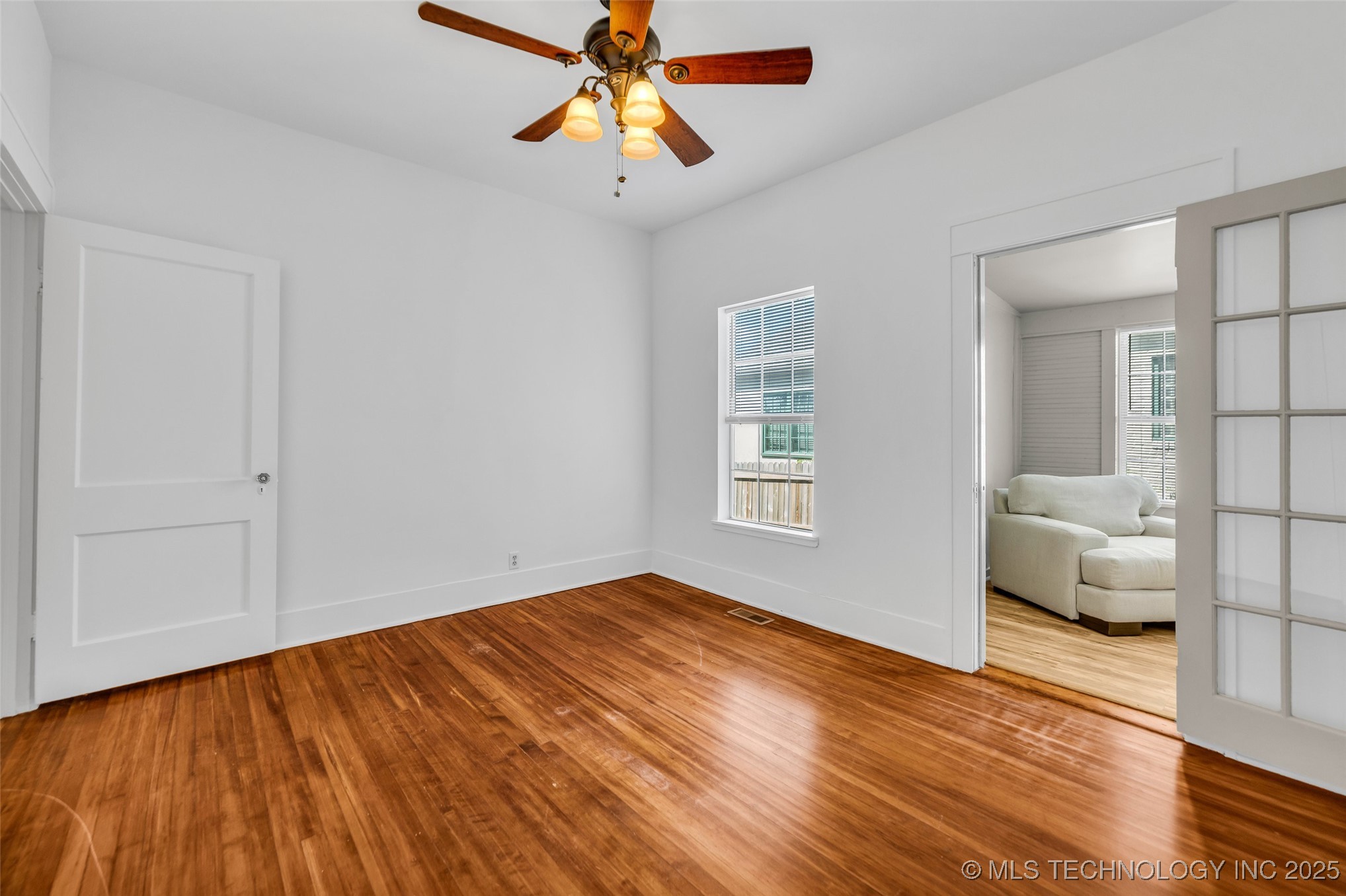 2734 E 14th Place